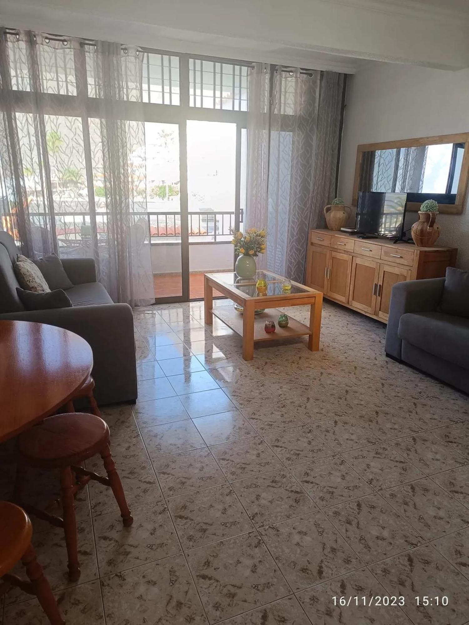 Picturesque In 1 Bedroom Near Beaches Сasa de vacaciones *
