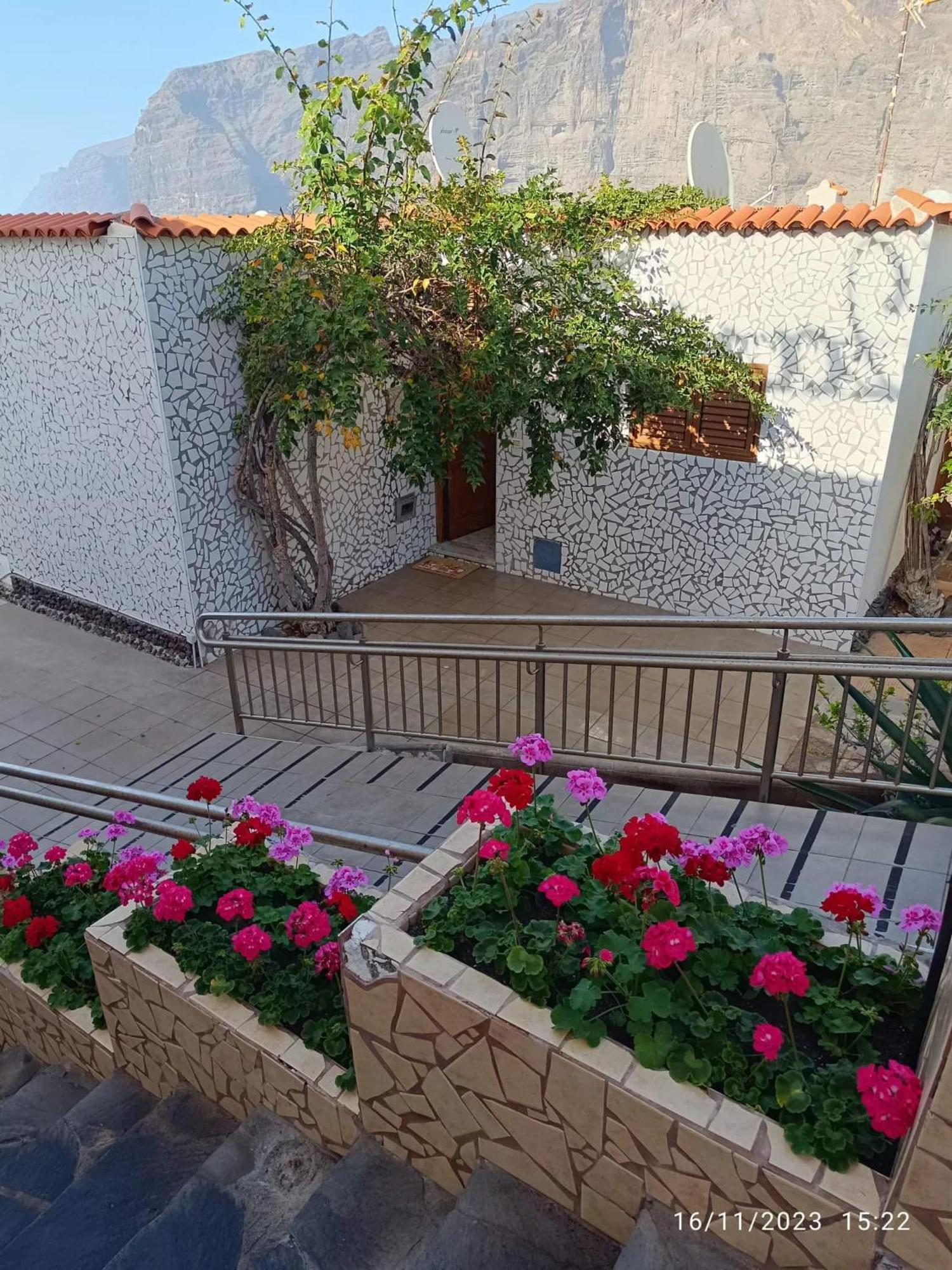 Picturesque In 1 Bedroom Near Beaches