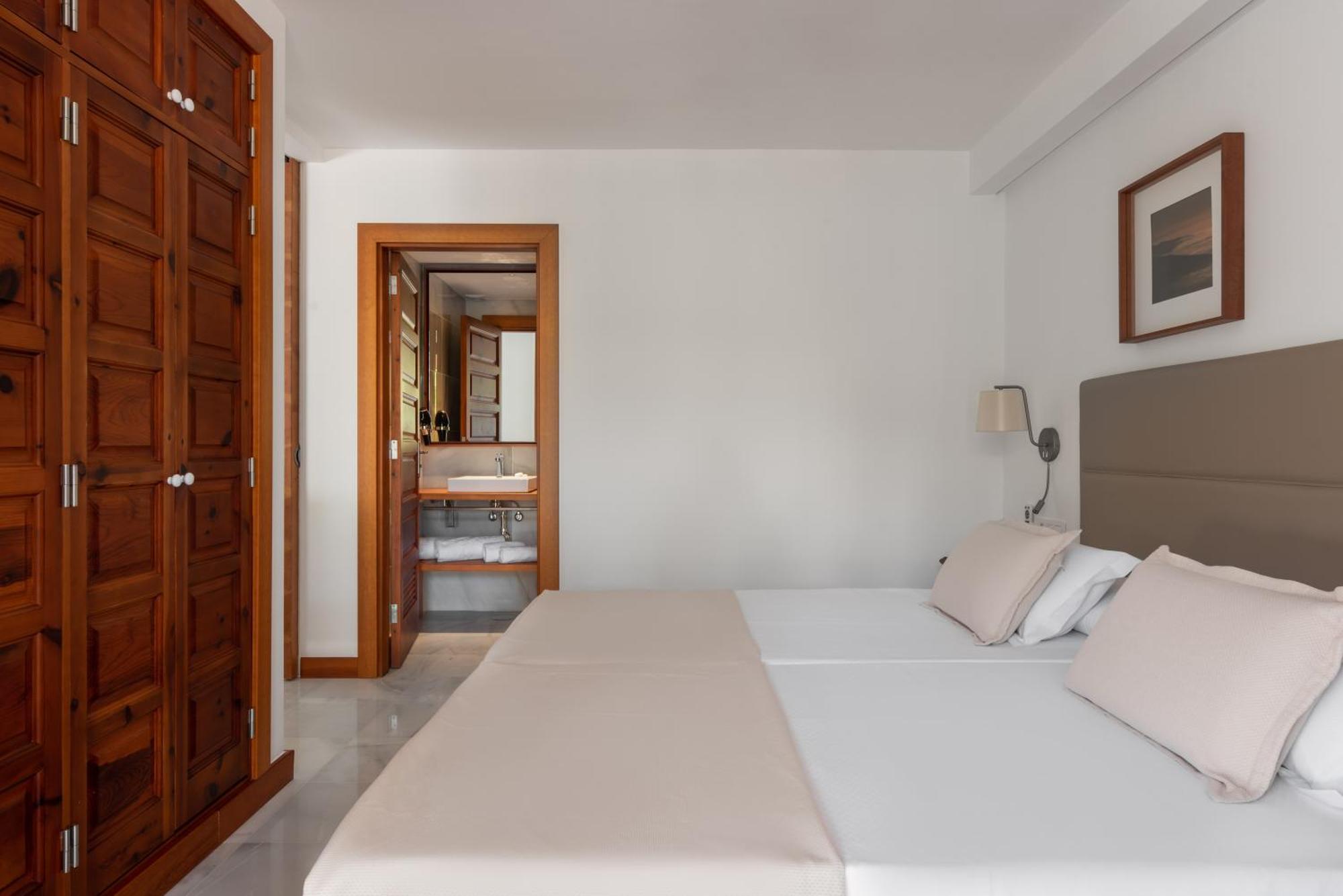 Parque Santiago Iii Official 3*