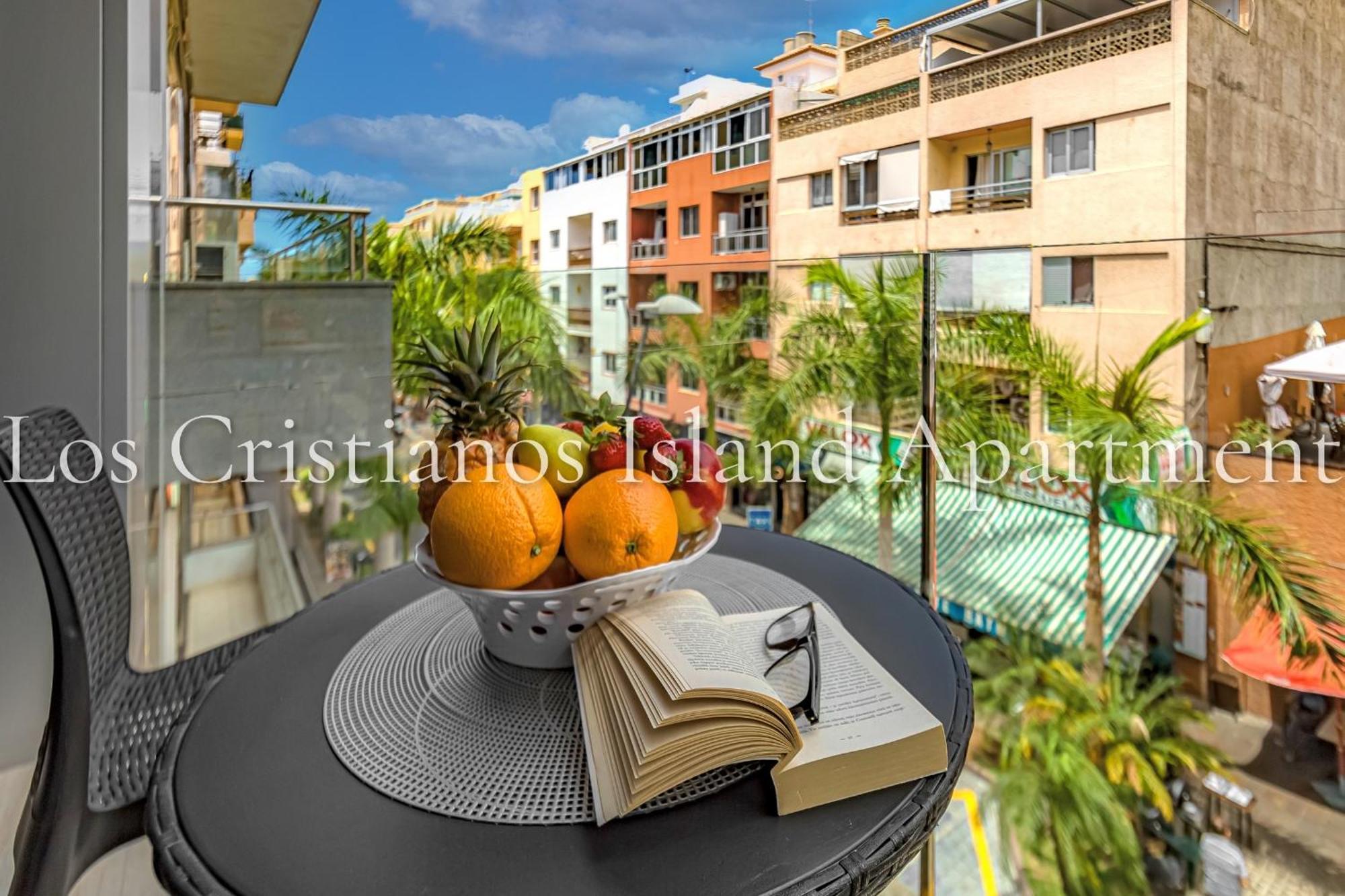 Cristianos Island * Los Cristianos (Tenerife)