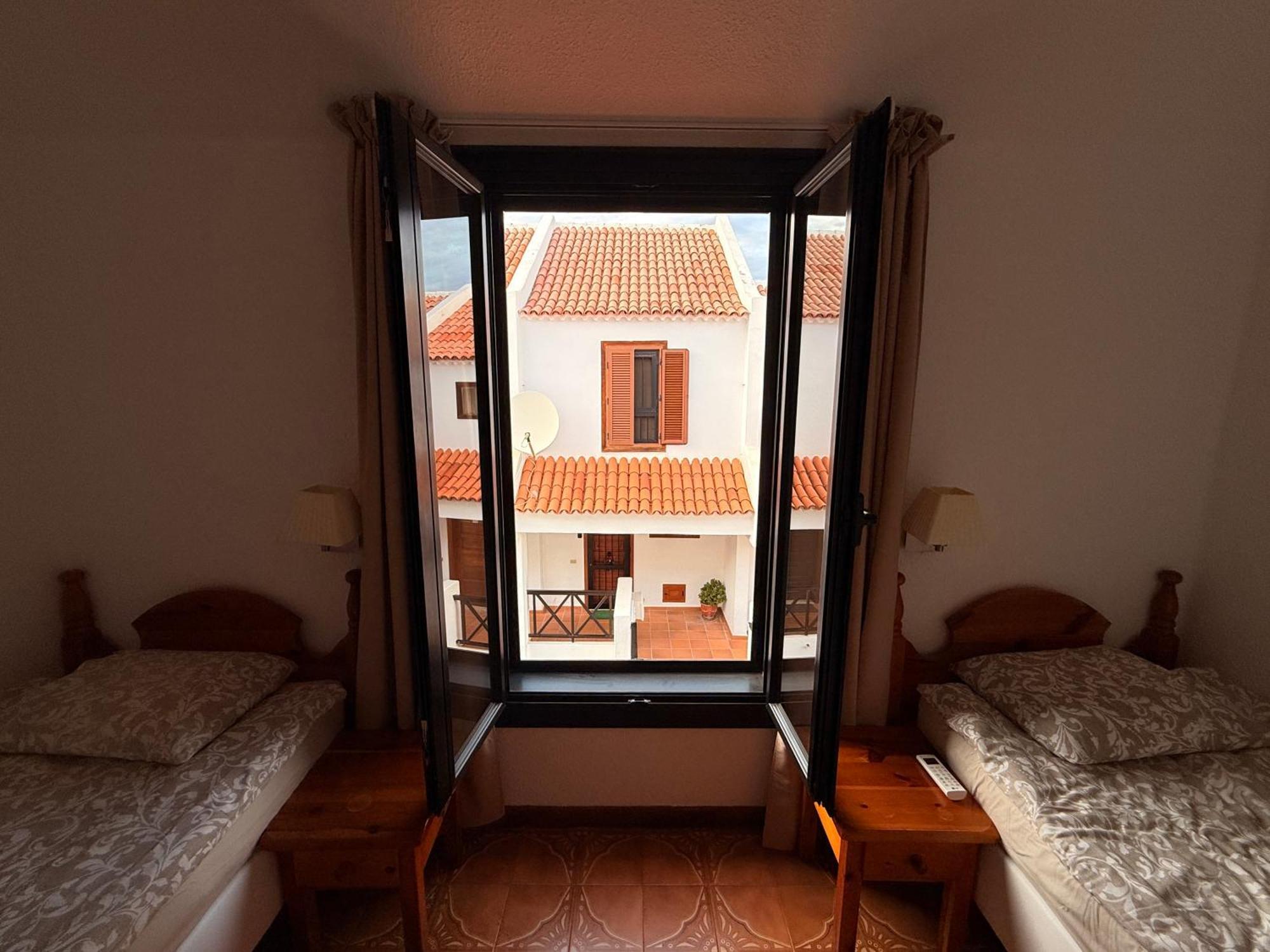 Sunny 2-bedroom In Parque Santiago Ii *