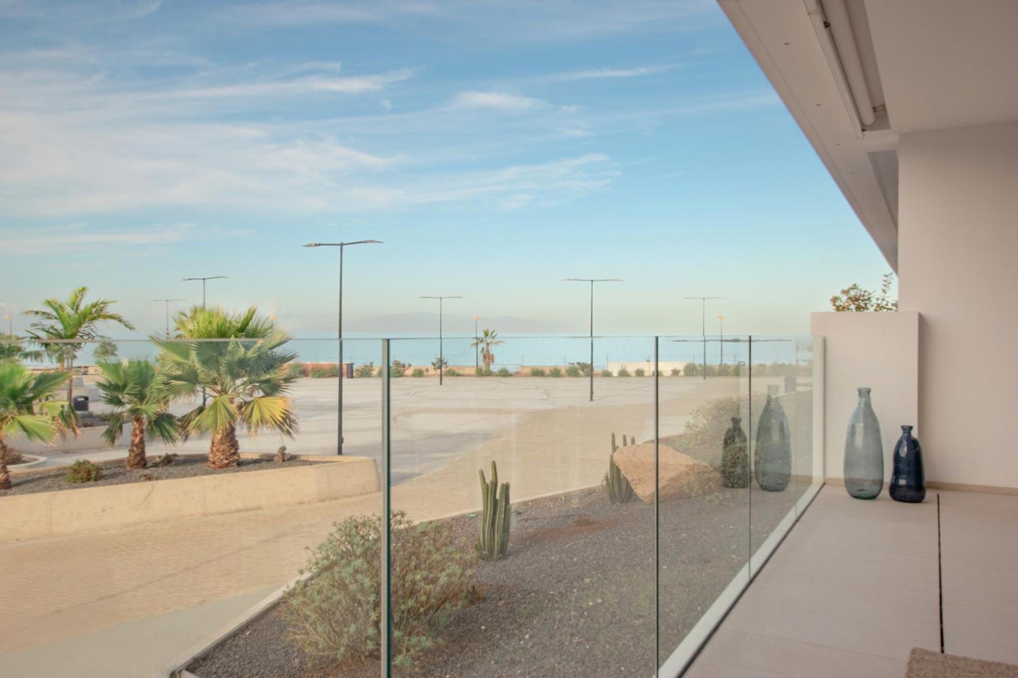 Infinity 0-2 Luxe Partial Sea View 2b Holiday home