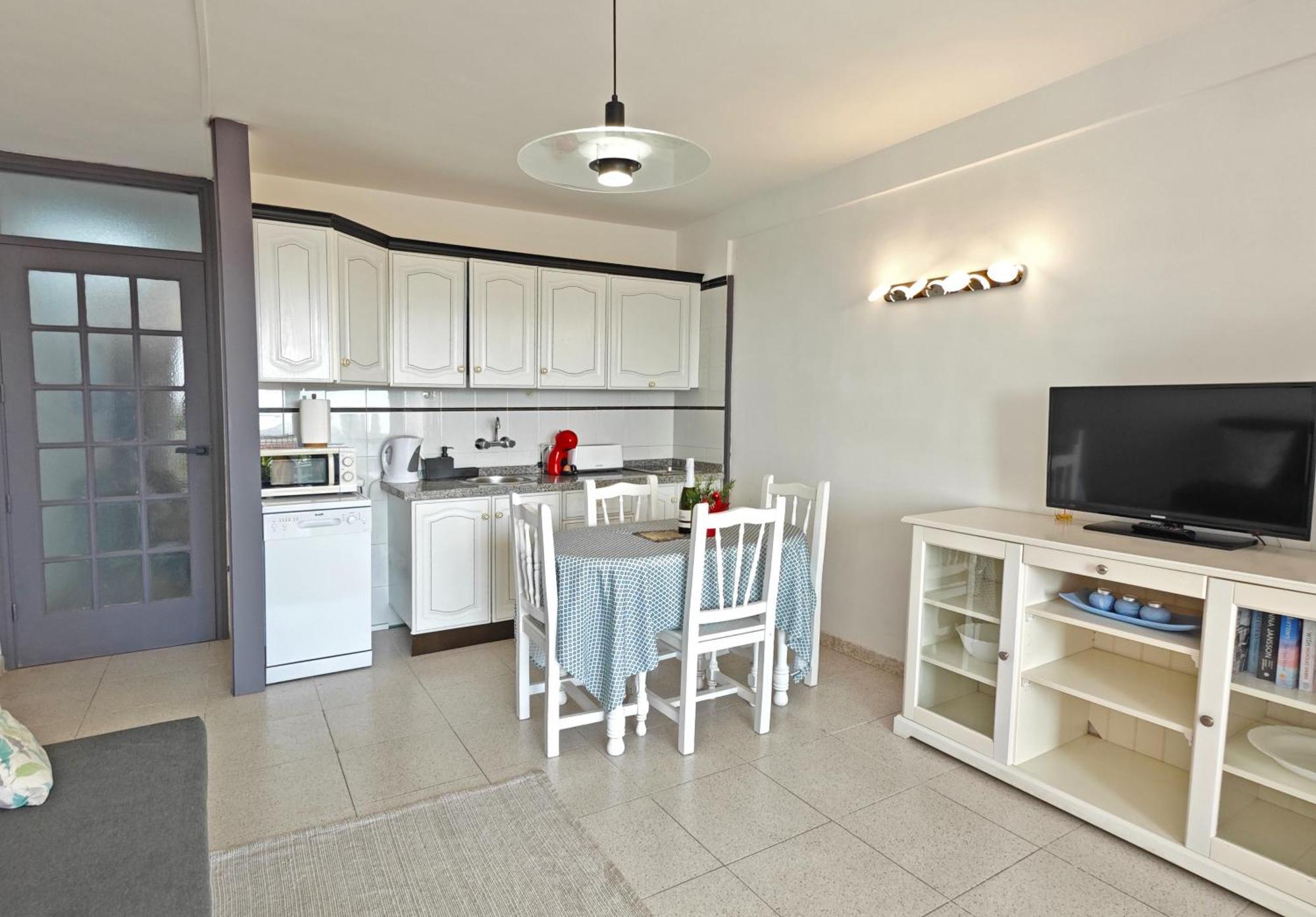 Apartment Blanco&azul - Comfortable Ocean View Next To The Playa de las Americas (Tenerife)