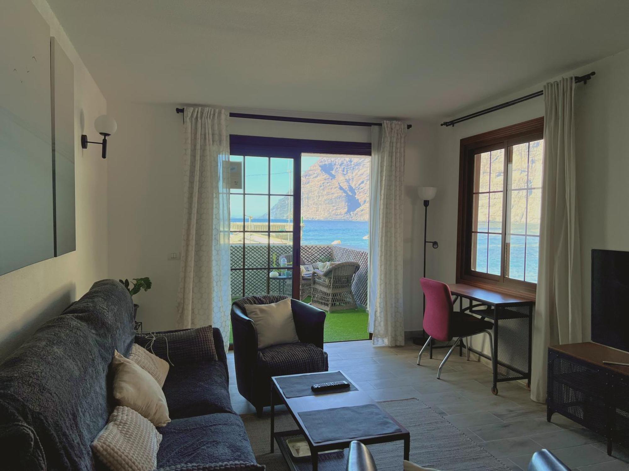 Beachfront Gem With And Sea At Your Doorstep