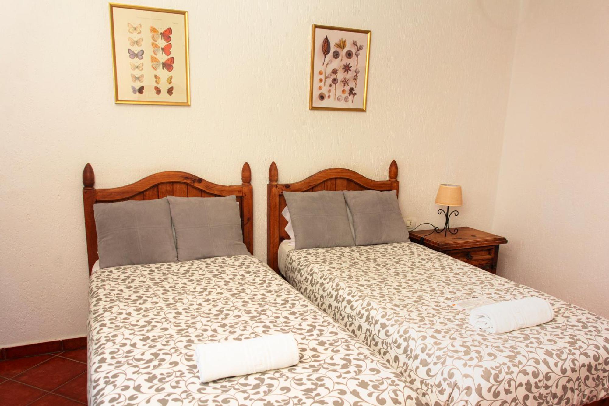 Canadas Hotel *