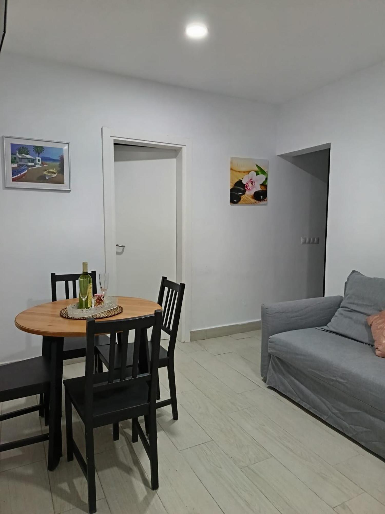 Kyomu El Pilar Apartment *