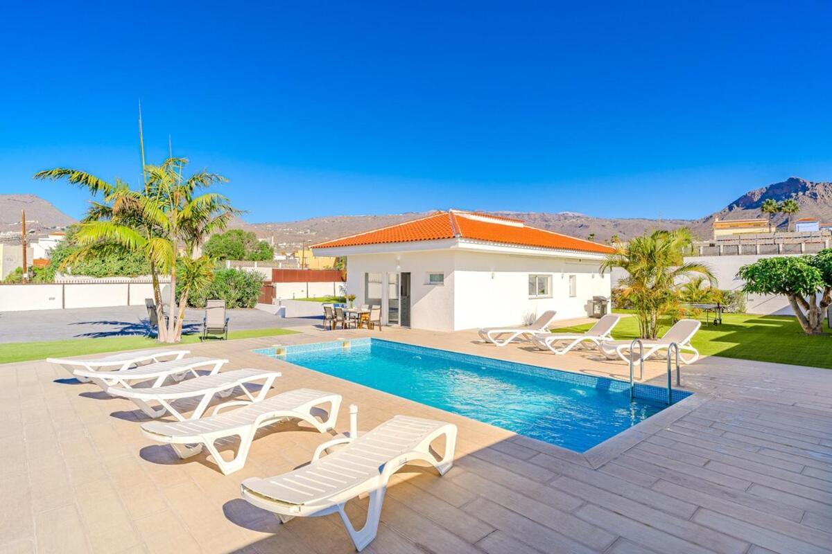 Ave Del Paraiso Villa