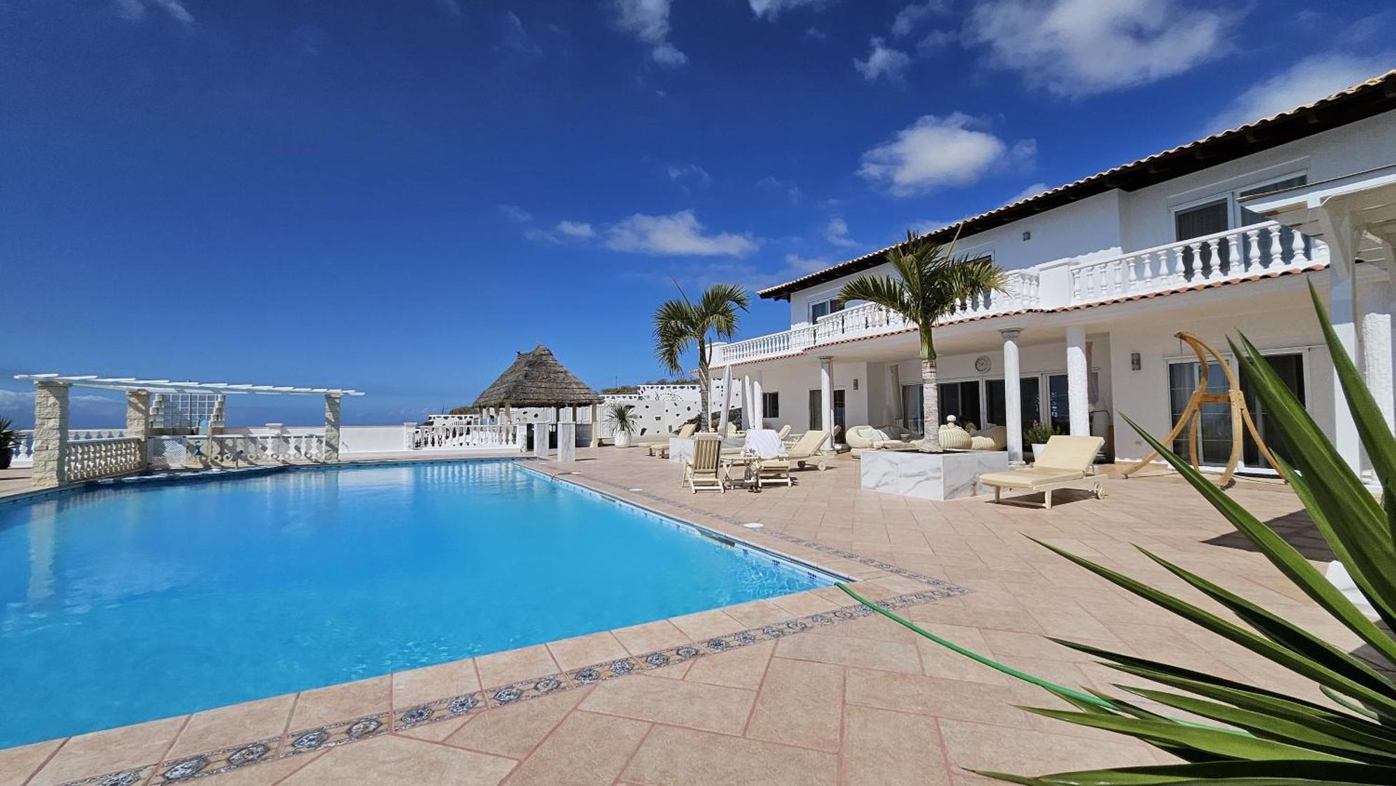 Private Luxury With Jacuzzi, Beach Bar, Pool Villa *