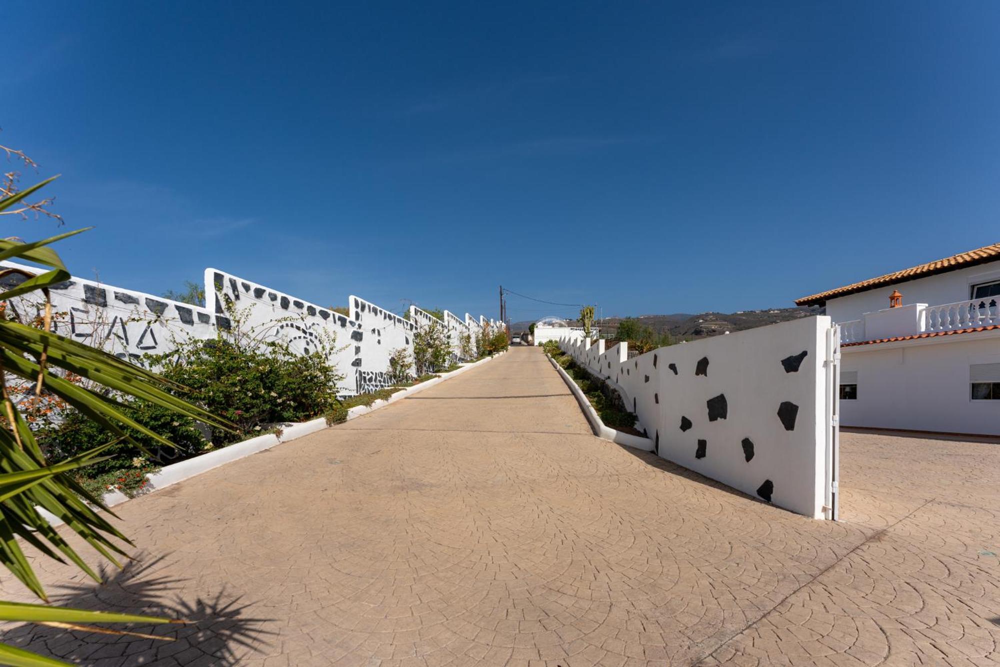 Private Luxury With Jacuzzi, Beach Bar, Pool Villa