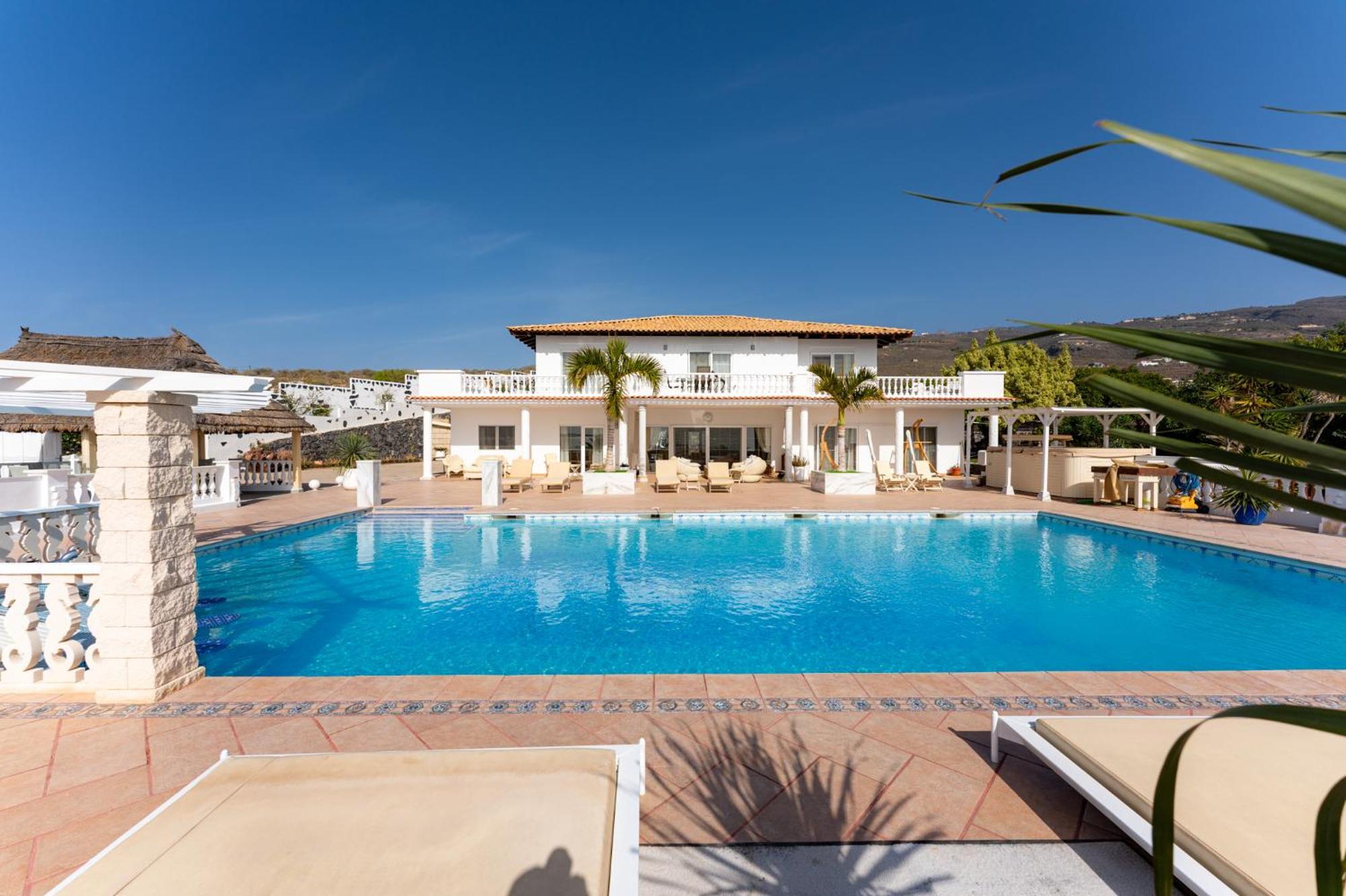 Private Luxury With Jacuzzi, Beach Bar, Pool Villa *