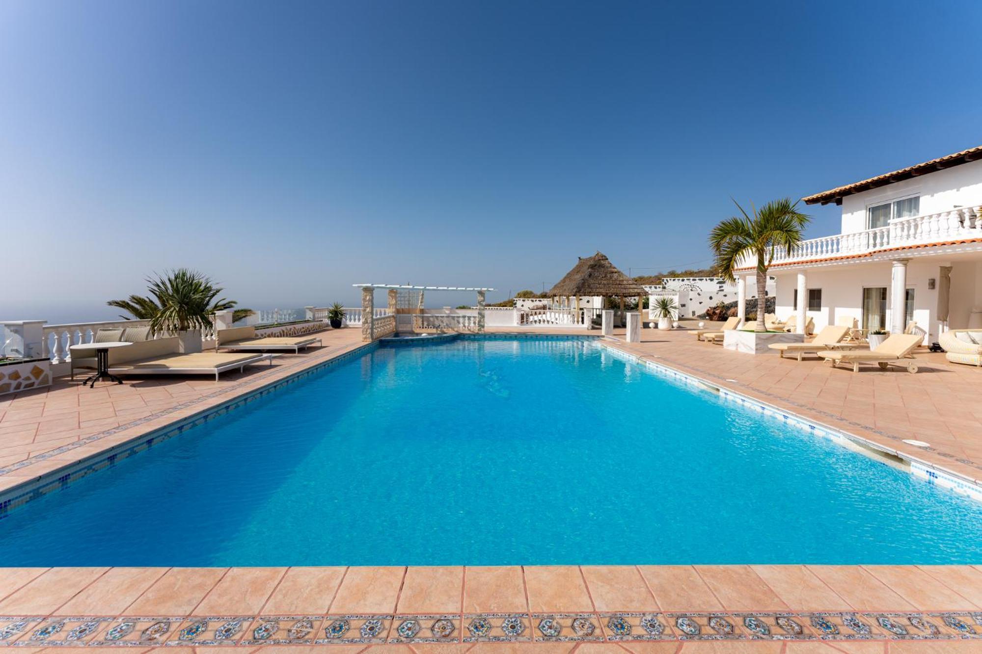 Private Luxury With Jacuzzi, Beach Bar, Pool Villa *