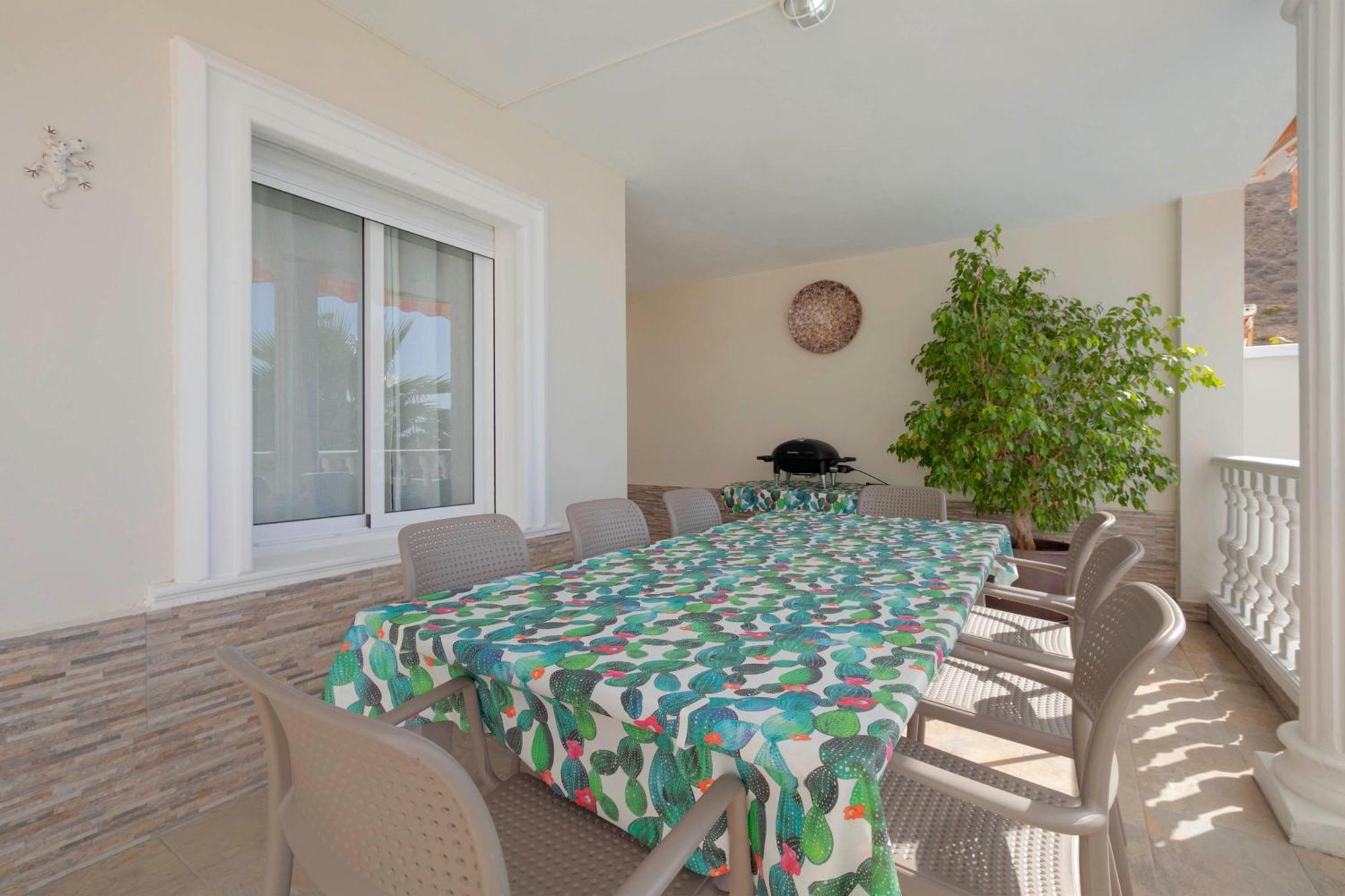 Townhouse With Private Pool!