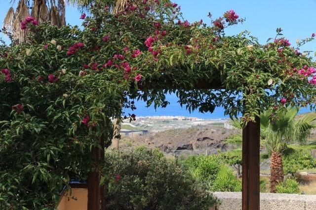 Casa Sevilla Mit Hellem Wohnbereich Und Terrasse Guía de Isora