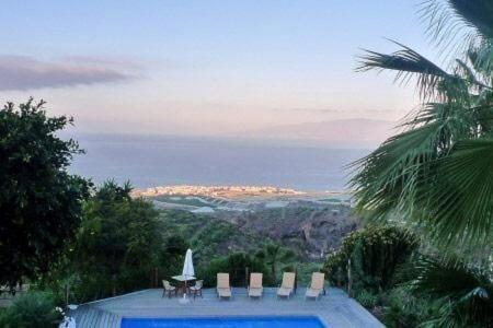 Casa Sevilla Mit Hellem Wohnbereich Und Terrasse Сasa de vacaciones Guía de Isora