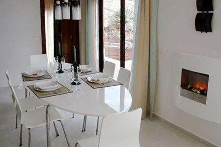 Casa Sevilla Mit Hellem Wohnbereich Und Terrasse Guía de Isora