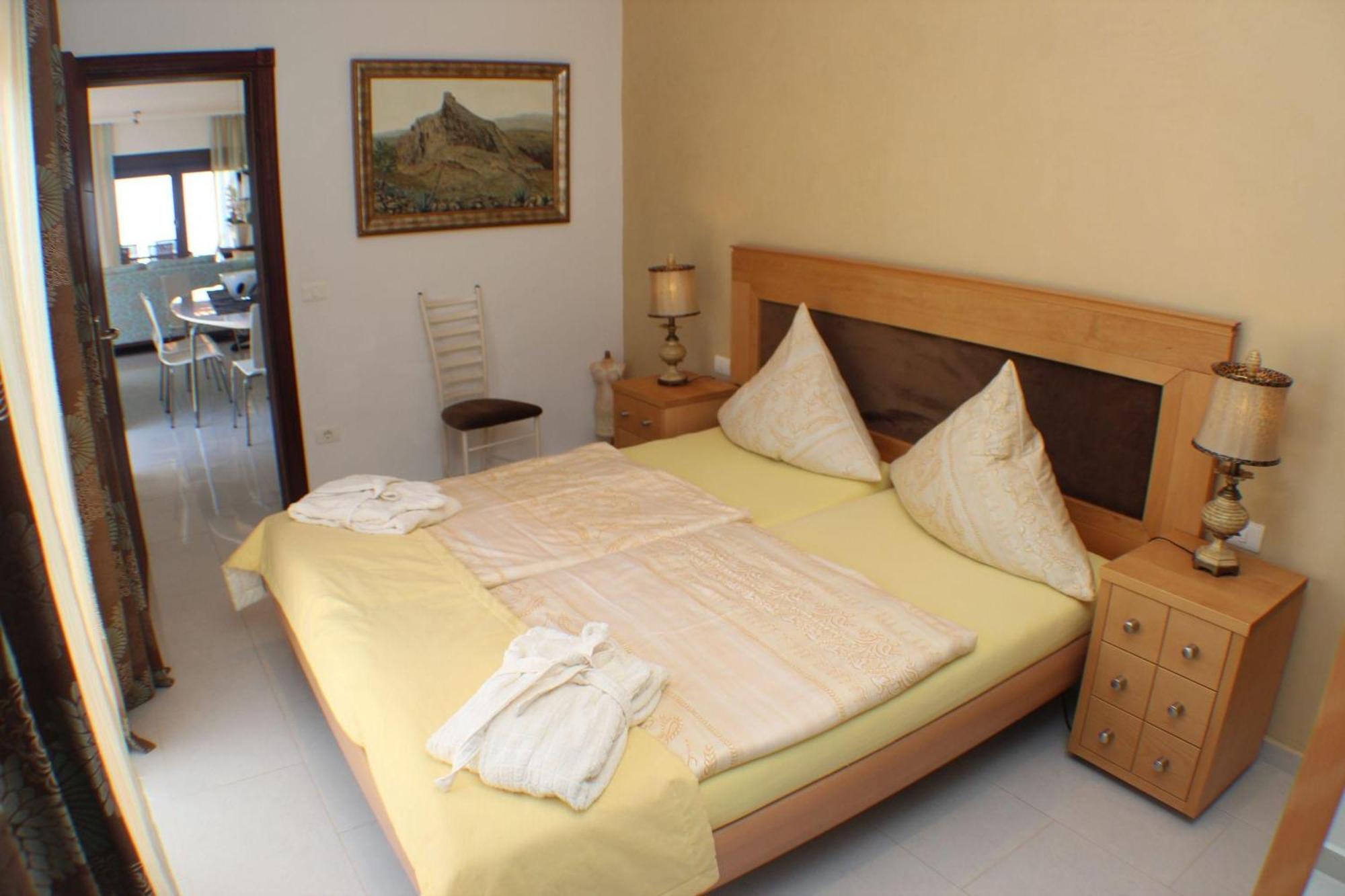 Casa Sevilla Mit Hellem Wohnbereich Und Terrasse * Guía de Isora
