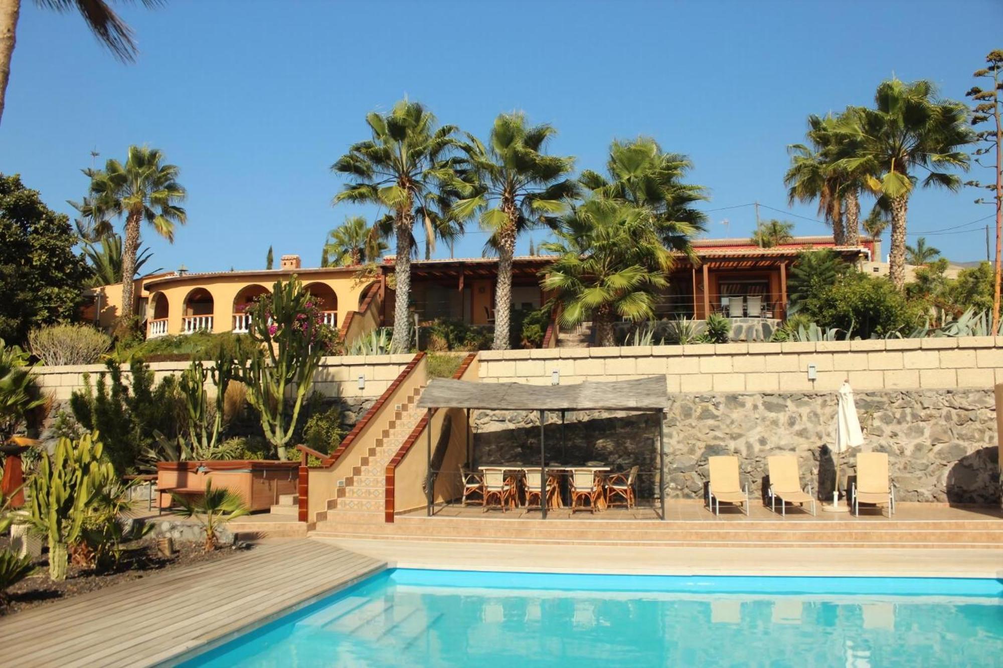 Casa Sevilla Mit Hellem Wohnbereich Und Terrasse