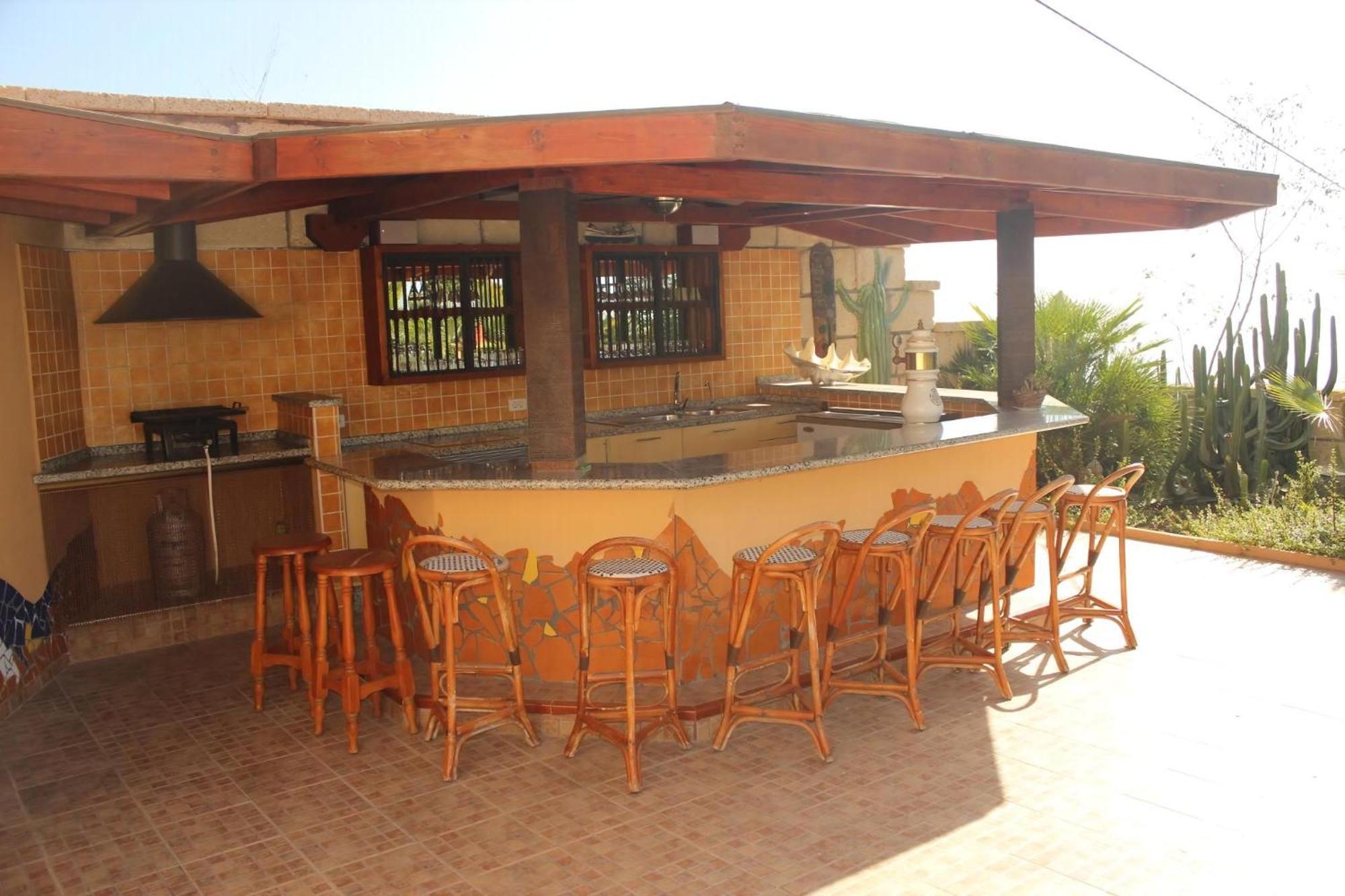 Casa Sevilla Mit Hellem Wohnbereich Und Terrasse Guía de Isora