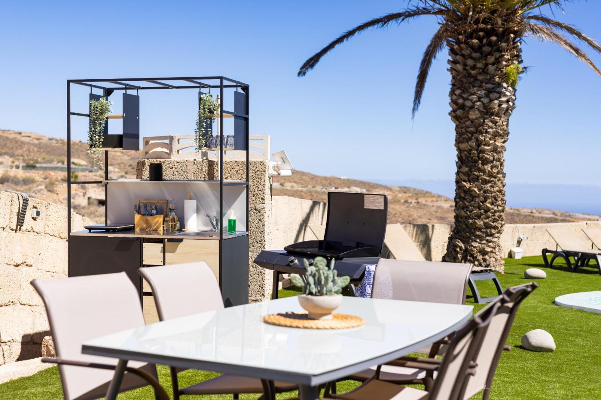 Oasis Tenerife Rentals Con Piscina Climatizada, Cocina Exterior Y Barbacoa