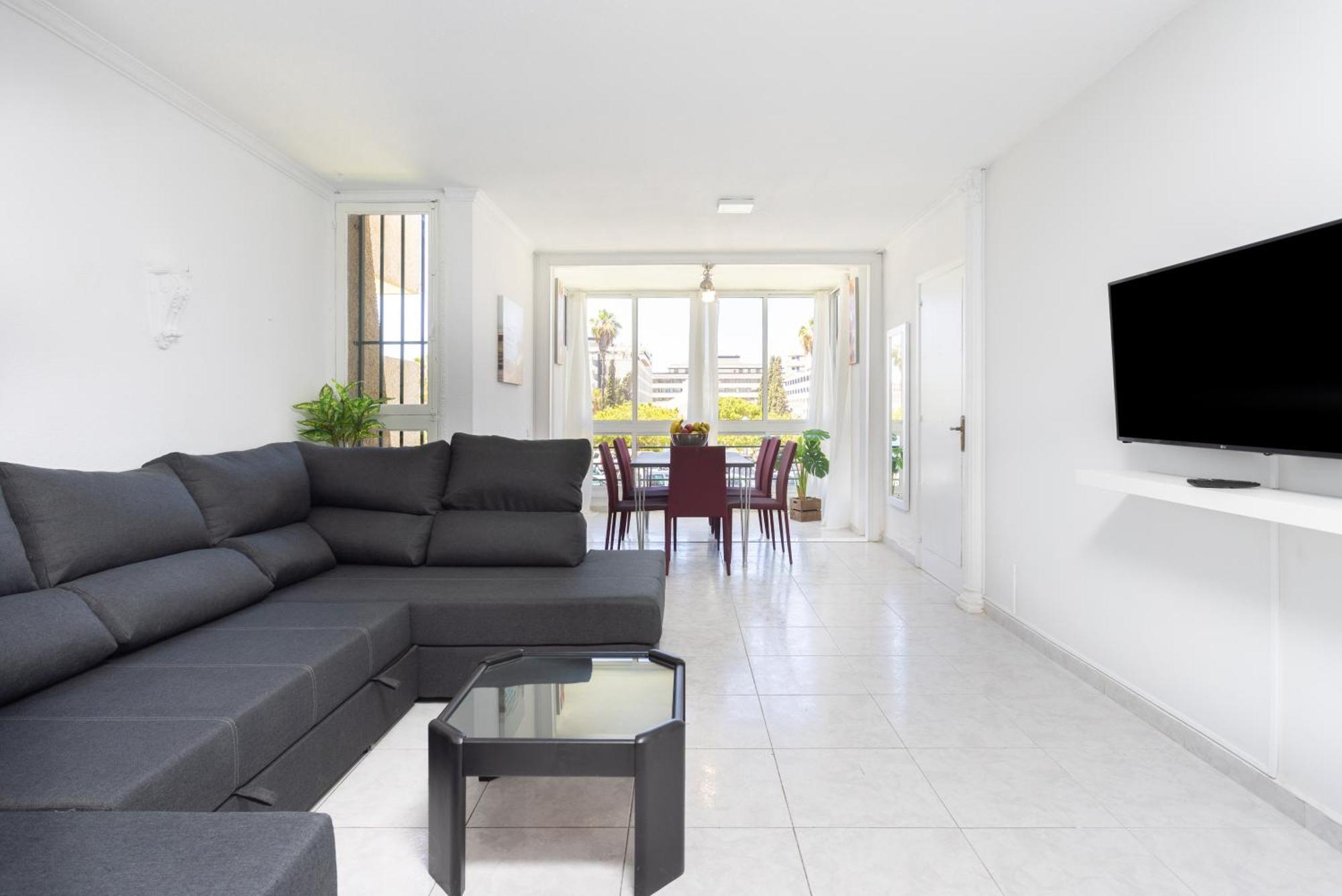 Classbnb - Three Spacious 150m From The Americas Promenade