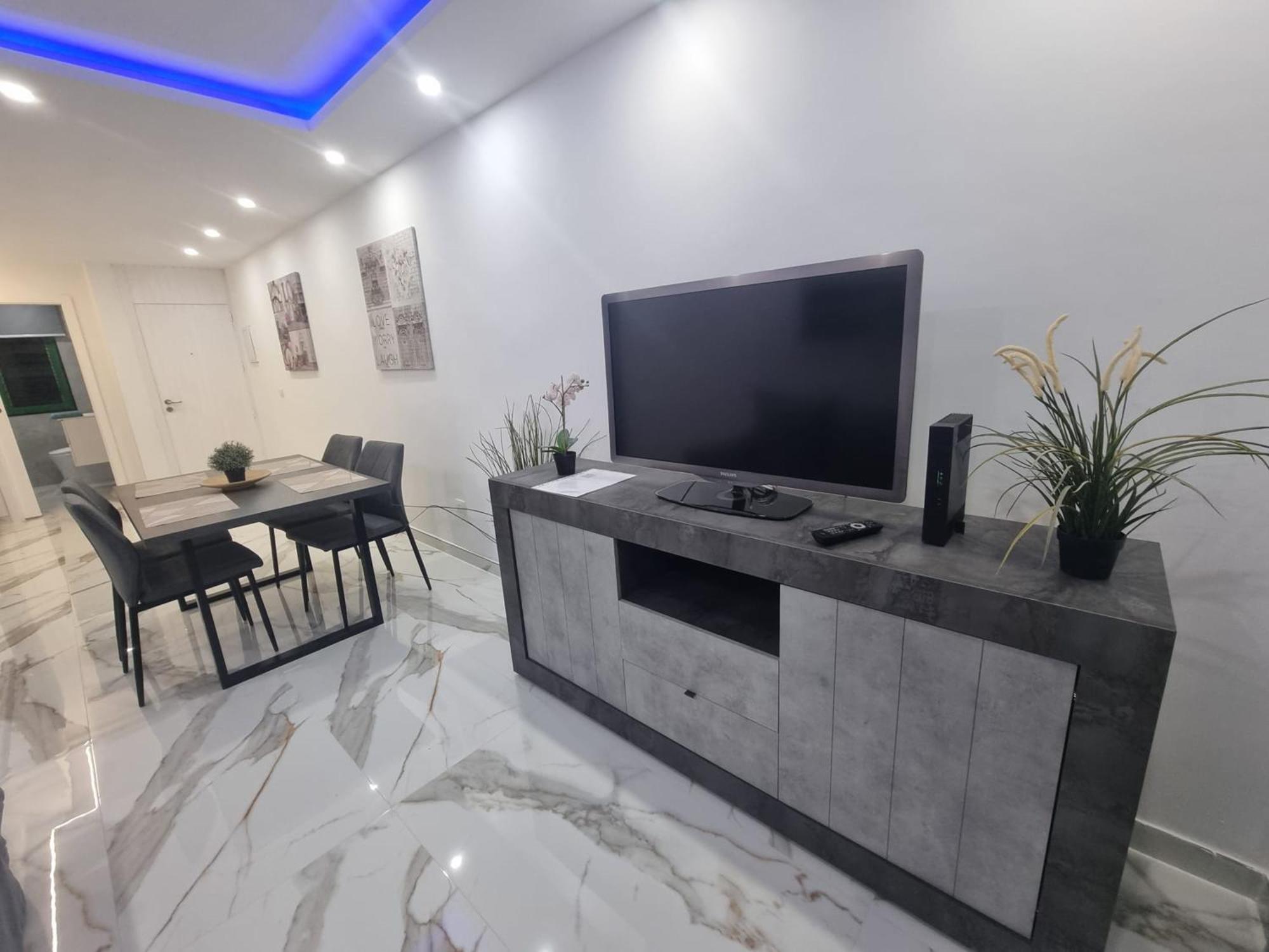 Appartement Casa Palmera 2 Only 150 Meters To The Beach, Heated Pool, Wifi, Sat-Tv, Terrace, Central Location, Washing Machine