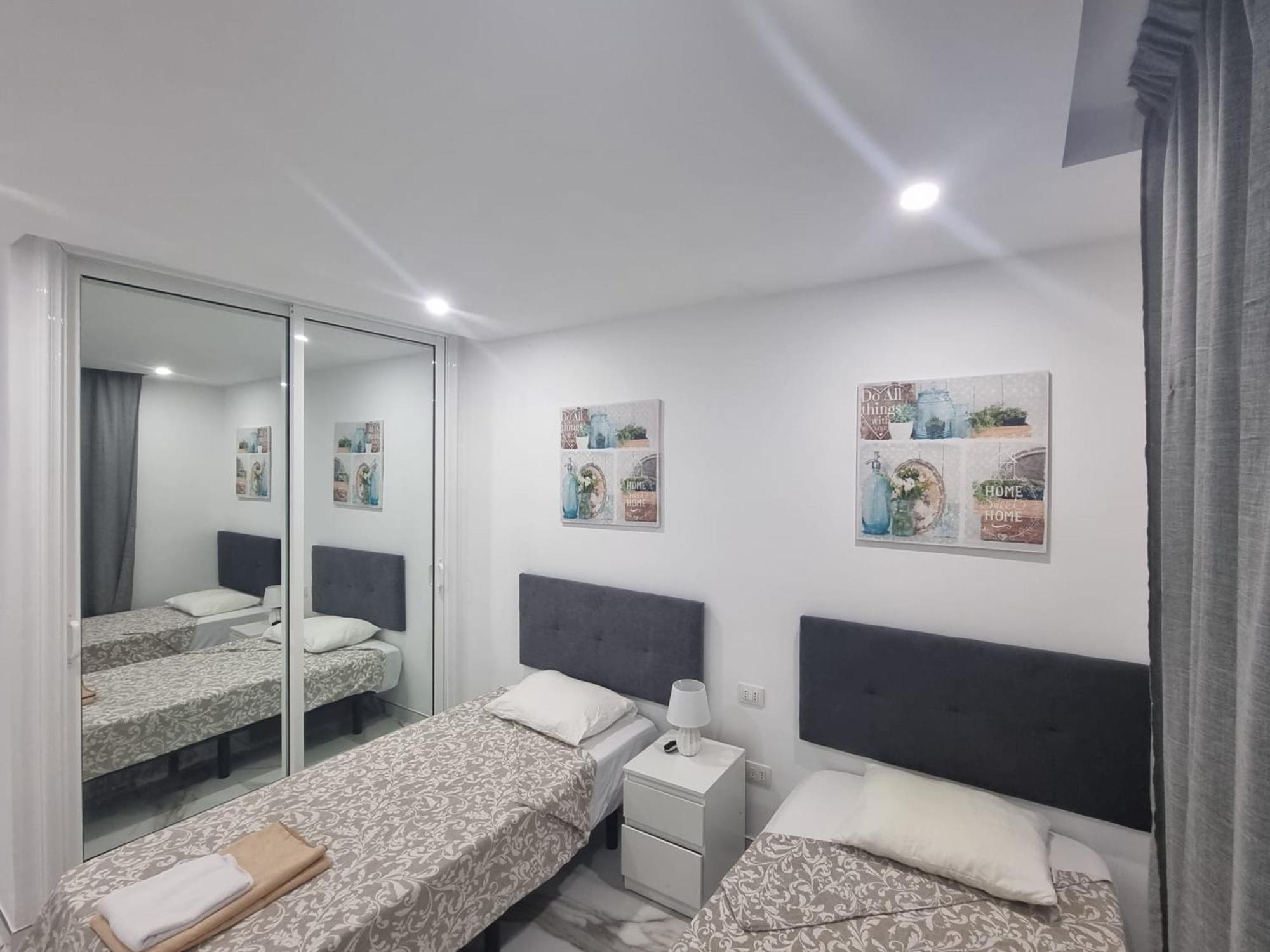 Casa Palmera 2 Only 150 Meters To The Beach, Heated Pool, Wifi, Sat-Tv, Terrace, Central Location, Washing Machine Appartement Playa de las Américas