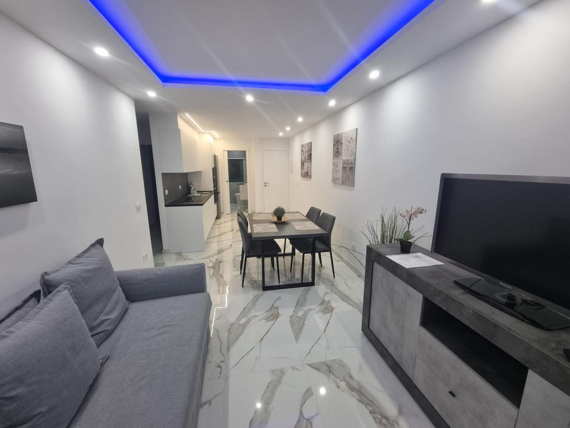 Casa Palmera 2 Only 150 Meters To The Beach, Heated Pool, Wifi, Sat-Tv, Terrace, Central Location, Washing Machine Playa de las Américas