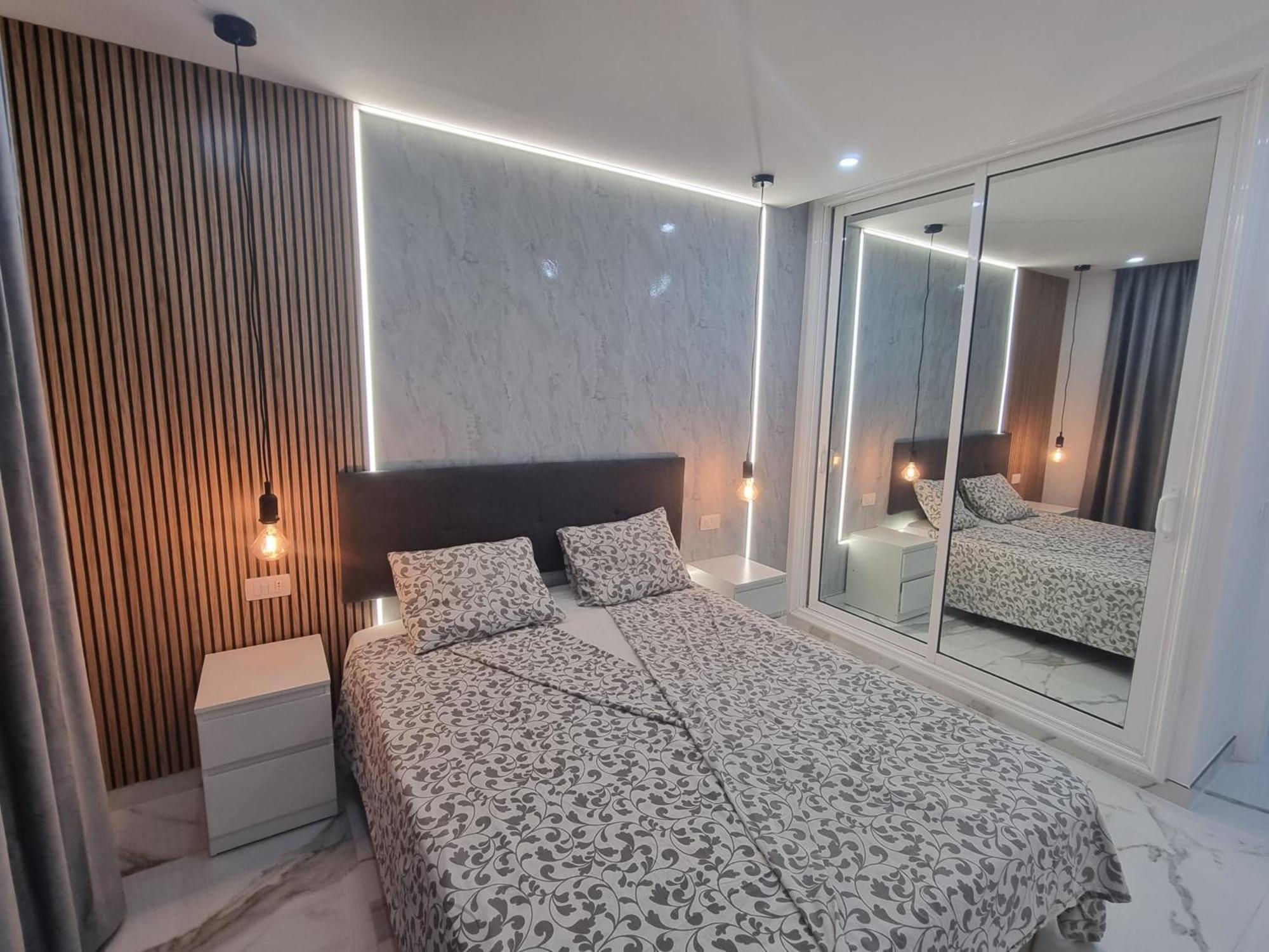 Casa Palmera 2 Only 150 Meters To The Beach, Heated Pool, Wifi, Sat-Tv, Terrace, Central Location, Washing Machine * Playa de las Américas