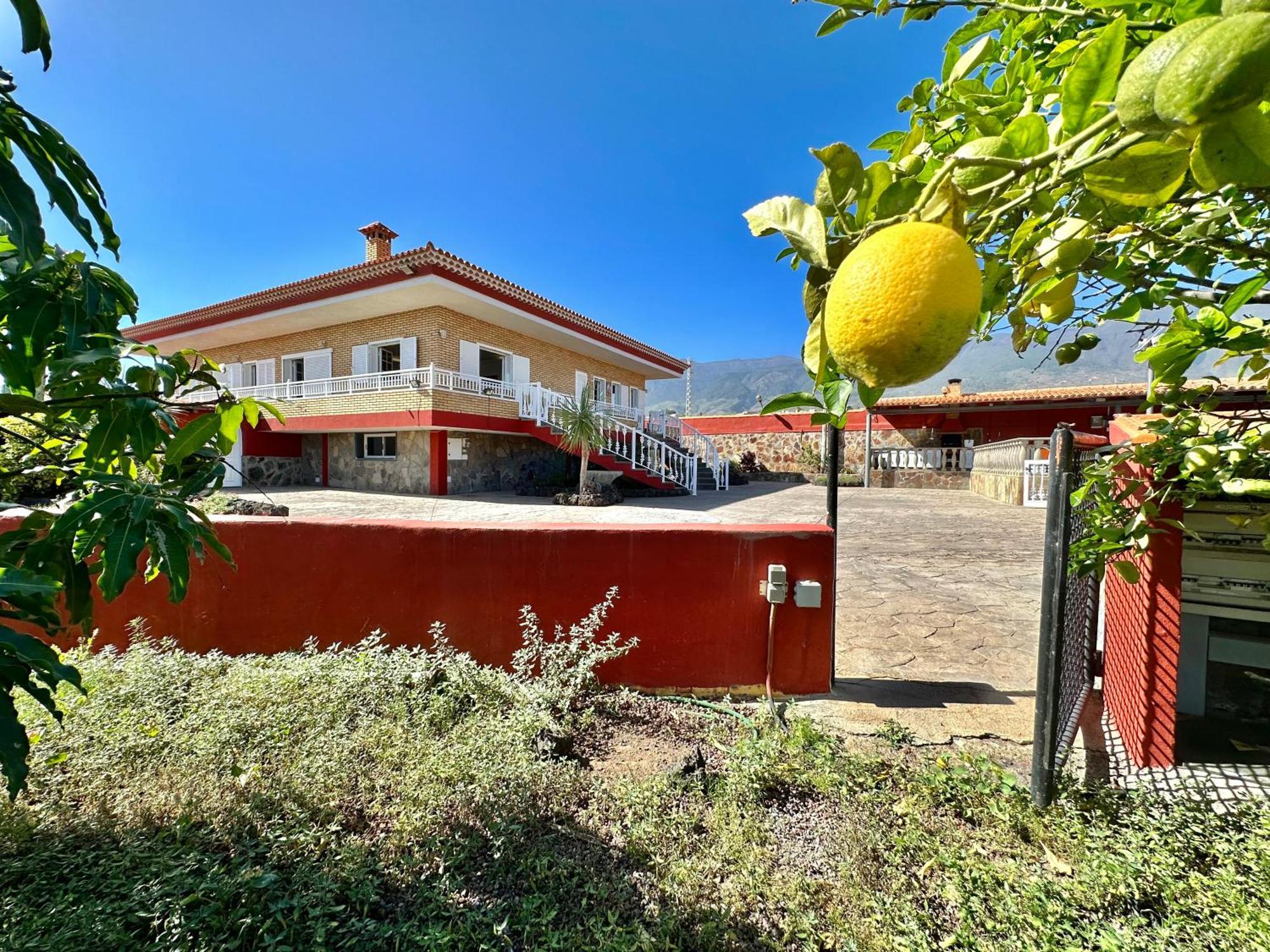 Puntallana Villa *