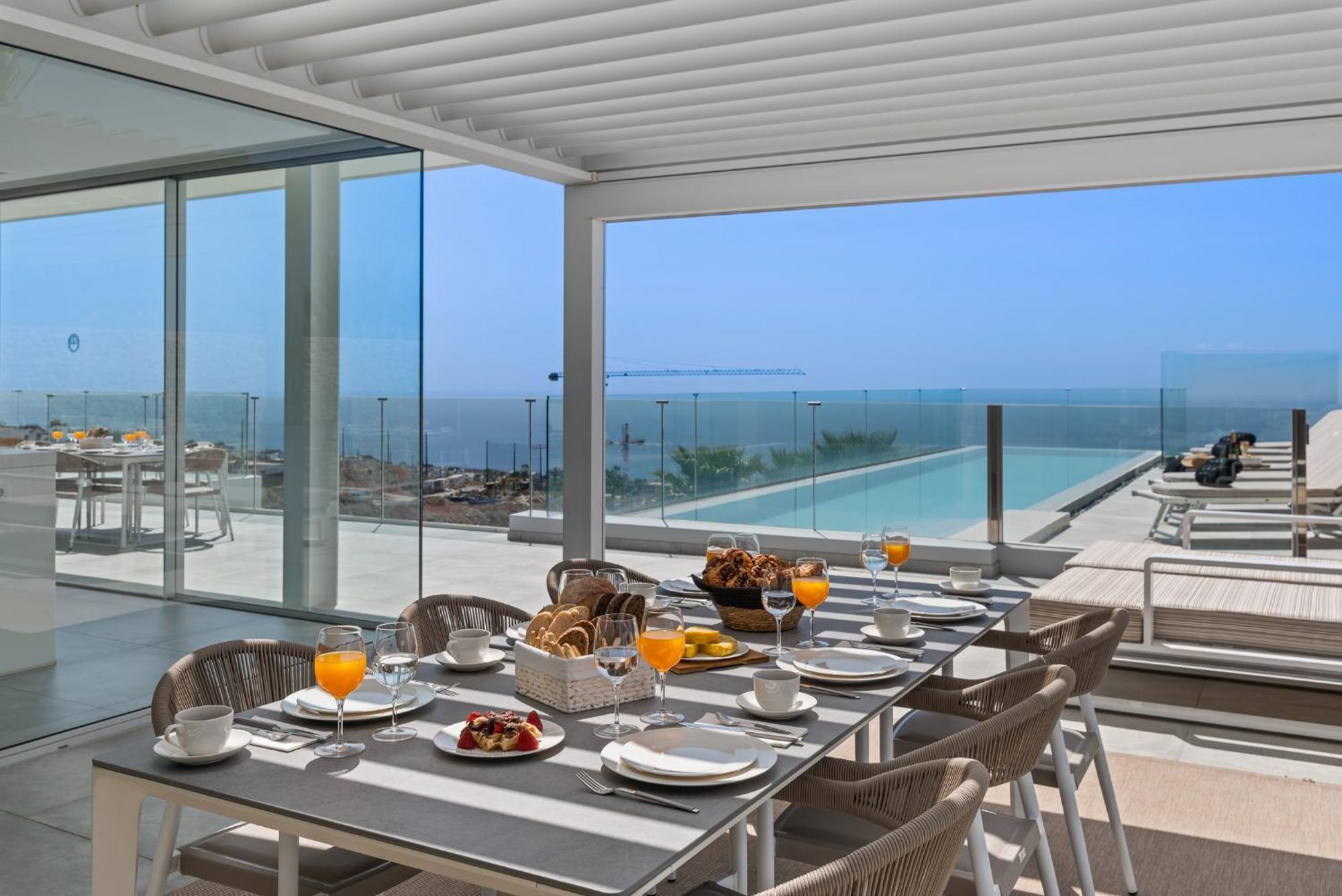 Karat Zambrano Villa Guía de Isora