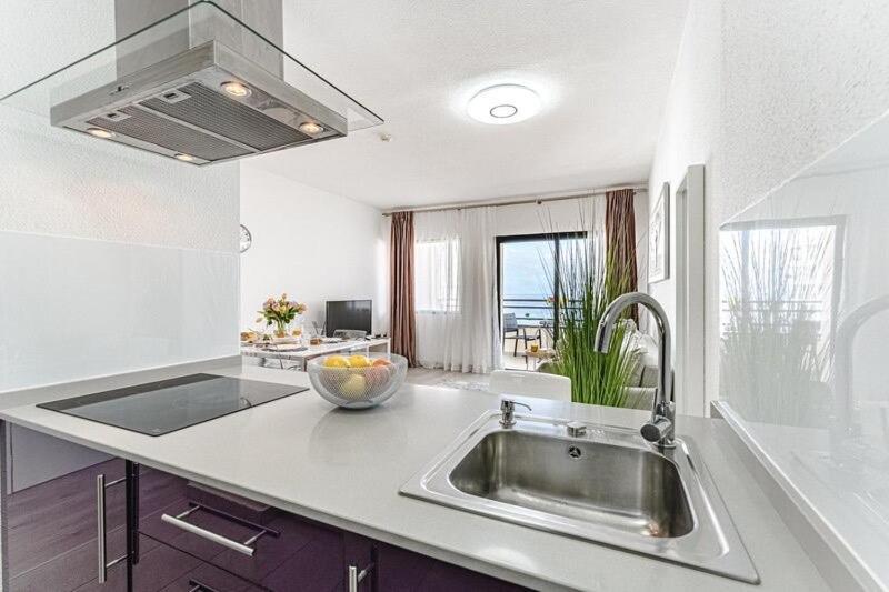 Luxury Sun & Sea View Paraiso Apartment