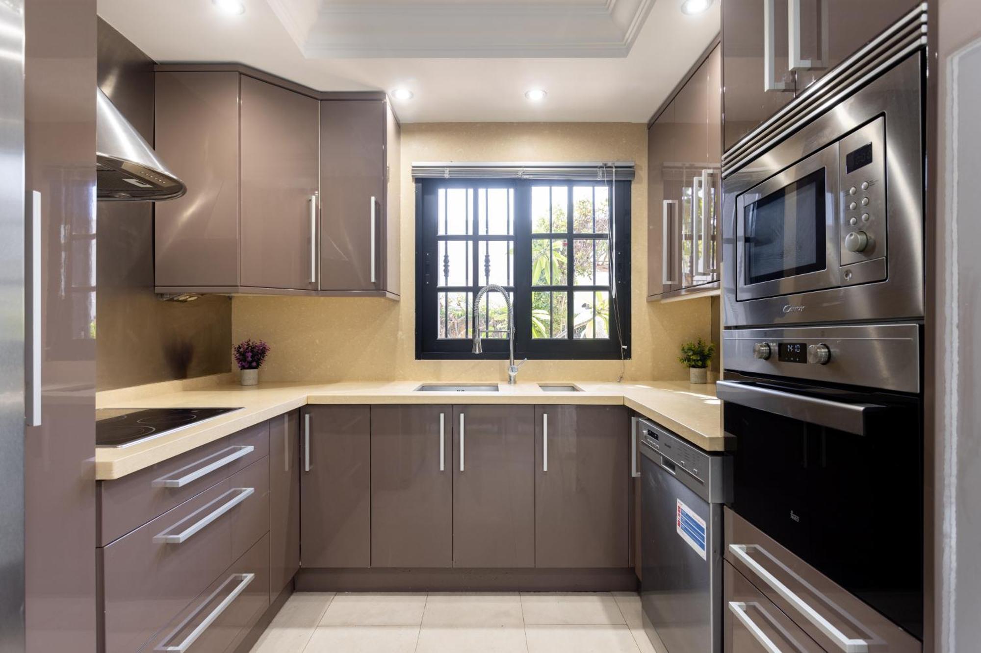 Exclusive Townhouse In Plaza Del Duque Close To The Holiday home *
