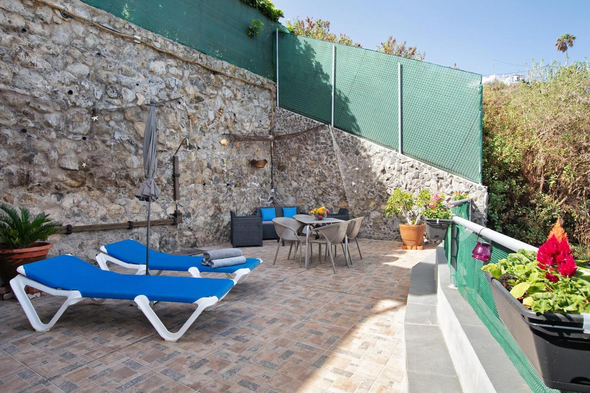 Bisangel House *
