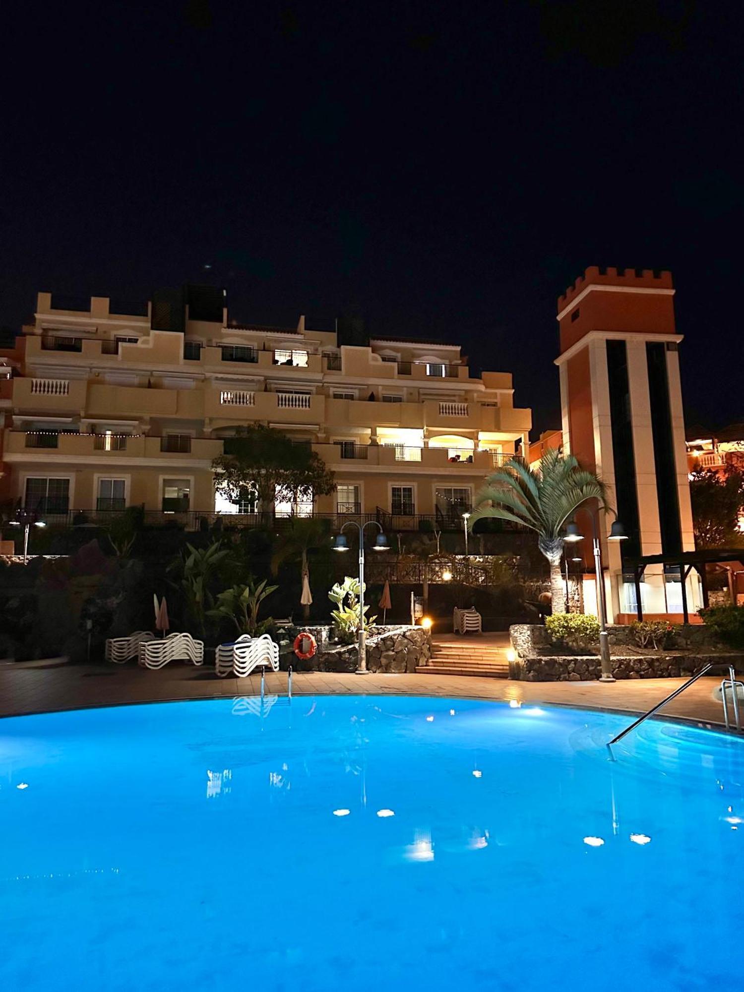 Sunny & Heated Pool Apartamento *
