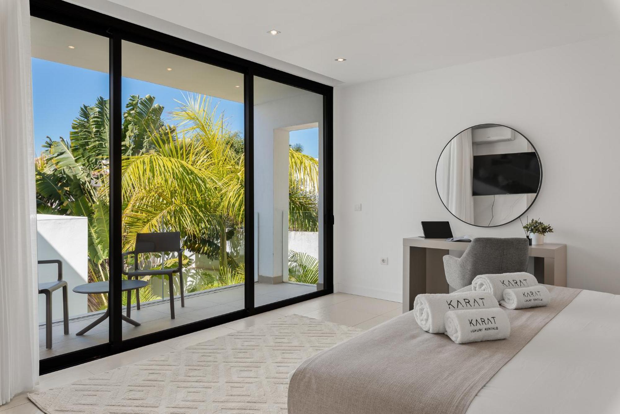 Karat Esmeralda Villa