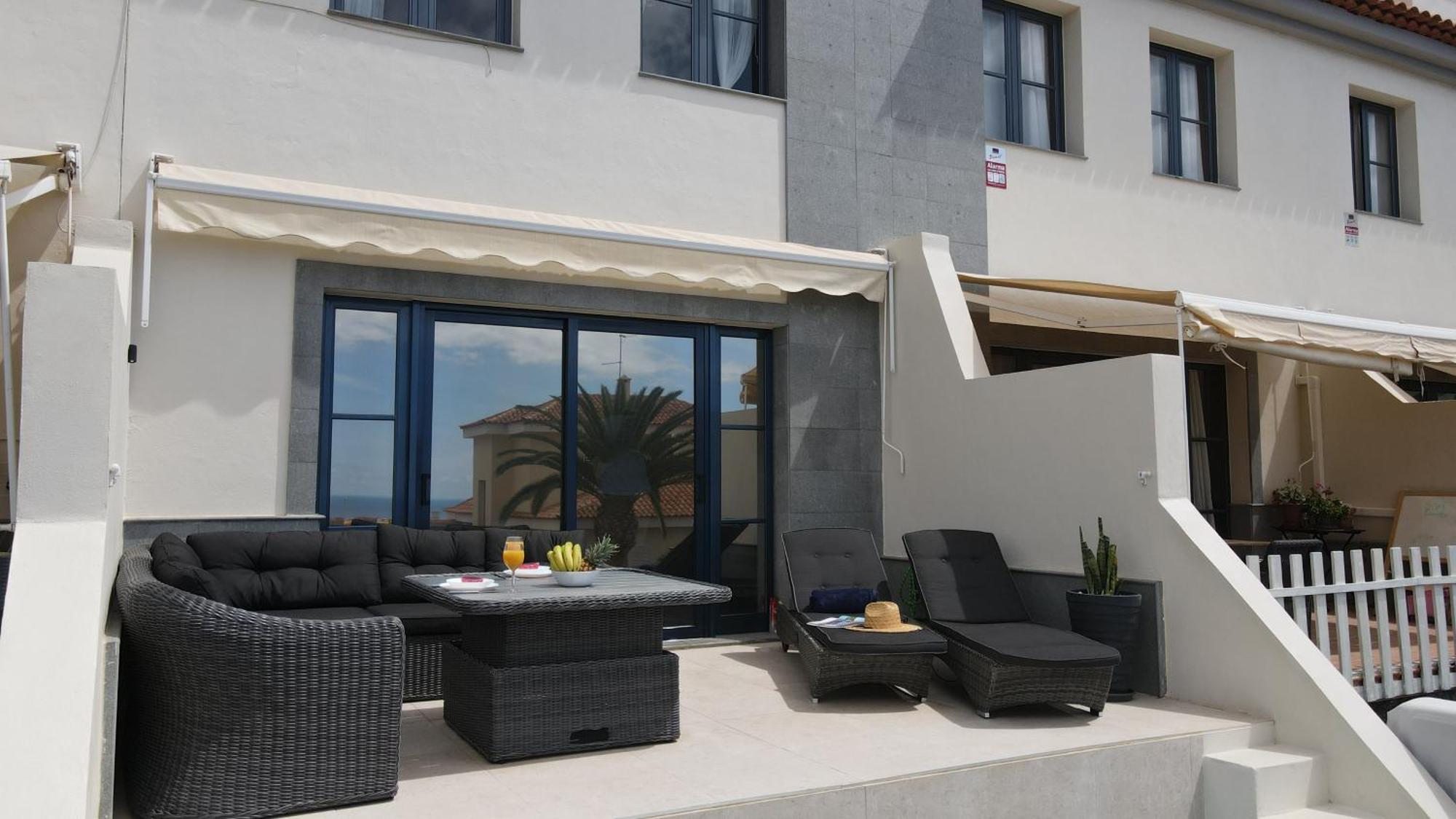 Charming Semi- Detached In Mirador Del Duque