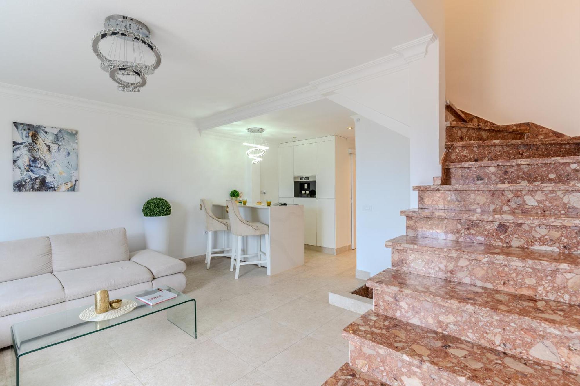Charming Semi- Detached In Mirador Del Duque *