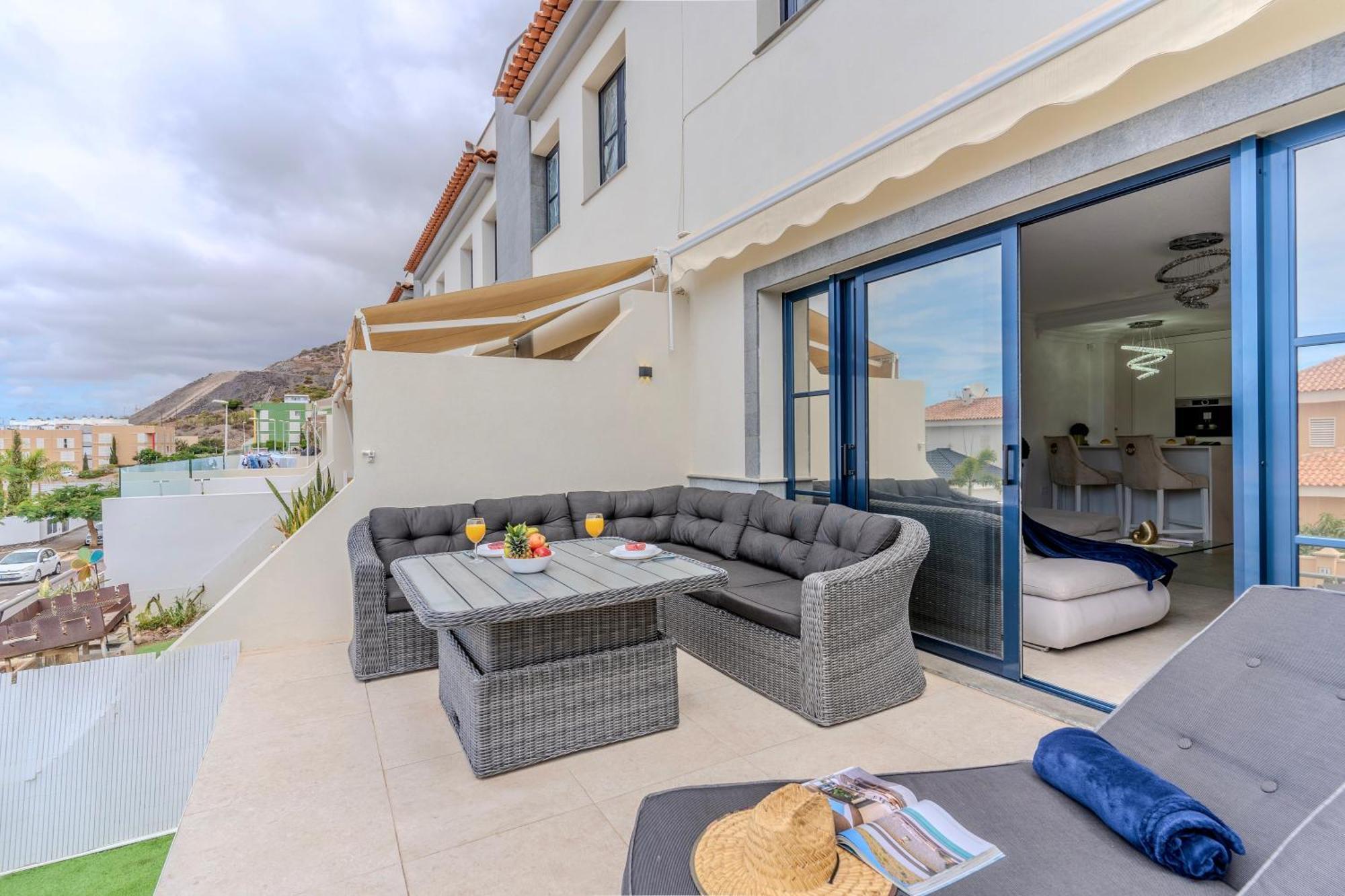 Charming Semi- Detached In Mirador Del Duque