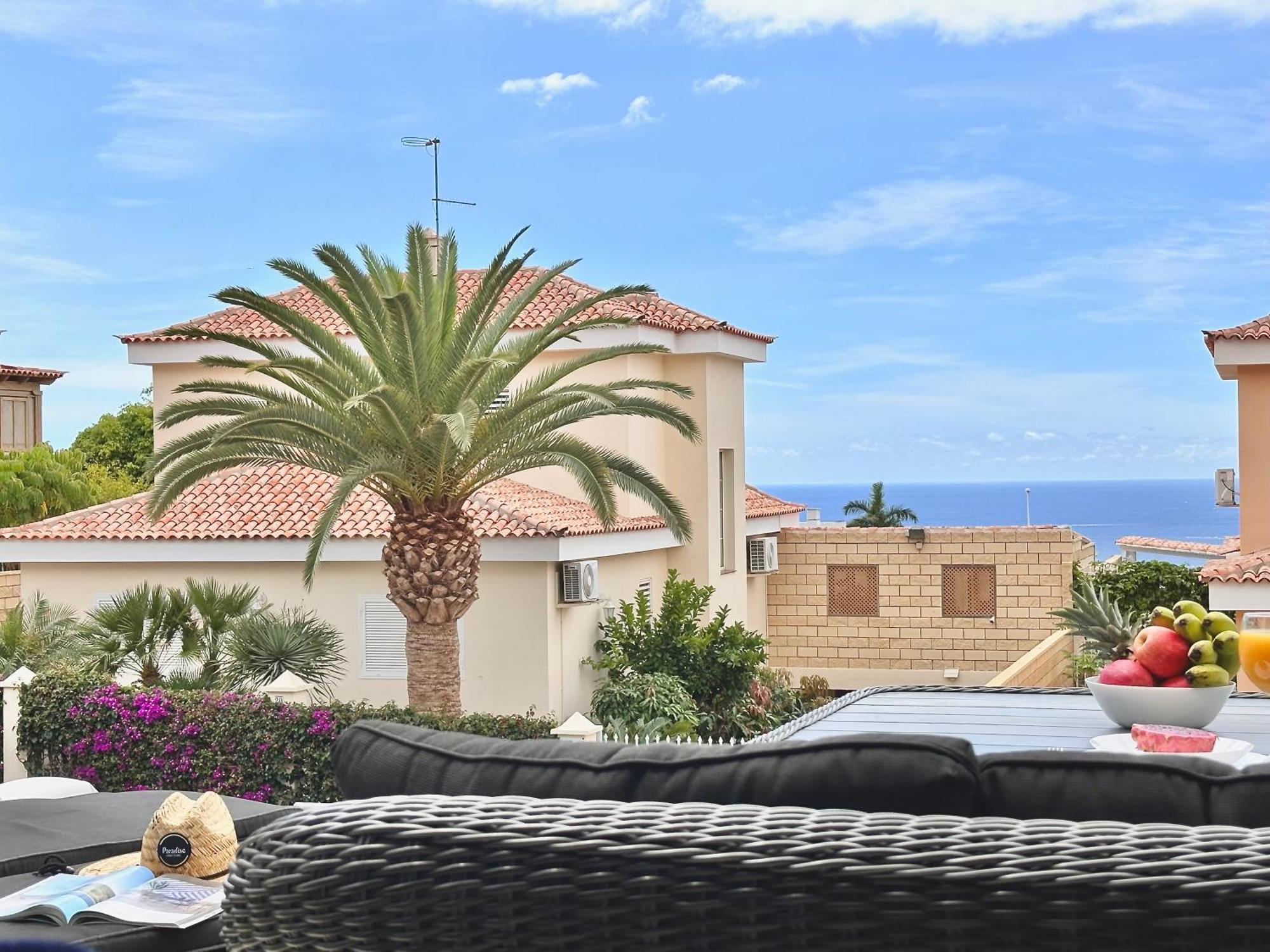 Charming Semi- Detached In Mirador Del Duque