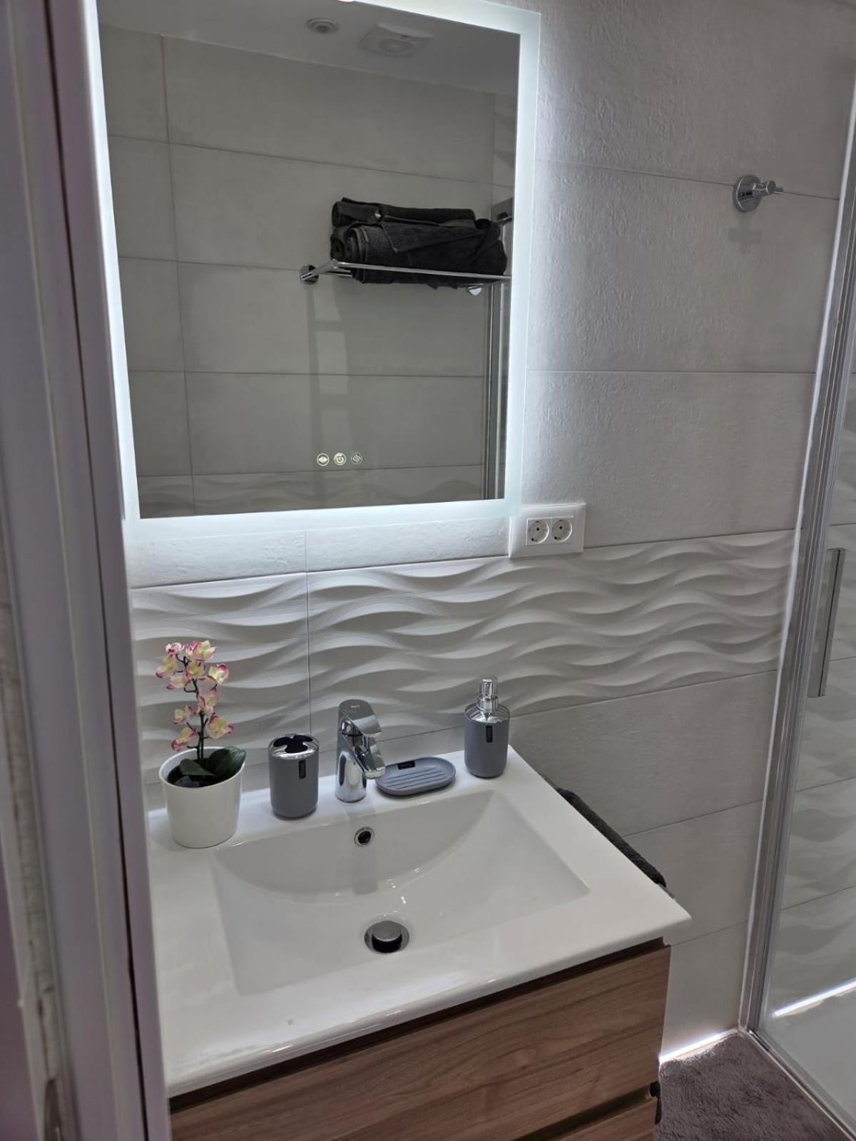 Luxury Alondras E108 *