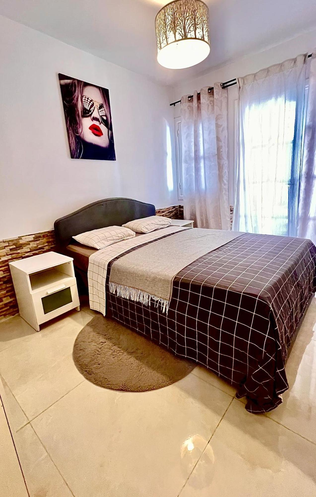 Cozy Two Bed Apartment. Apartment *