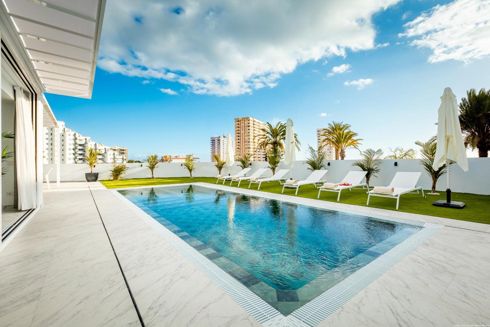 Michelle Private Oasis Heated Pool And Wifi Villa