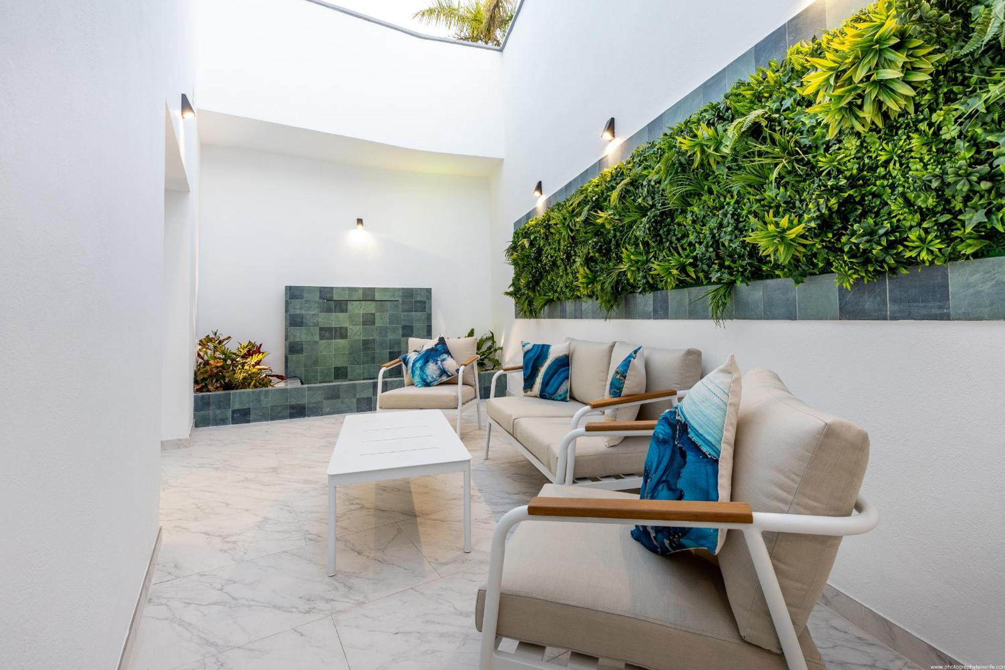Michelle Private Oasis Heated Pool And Wifi Villa