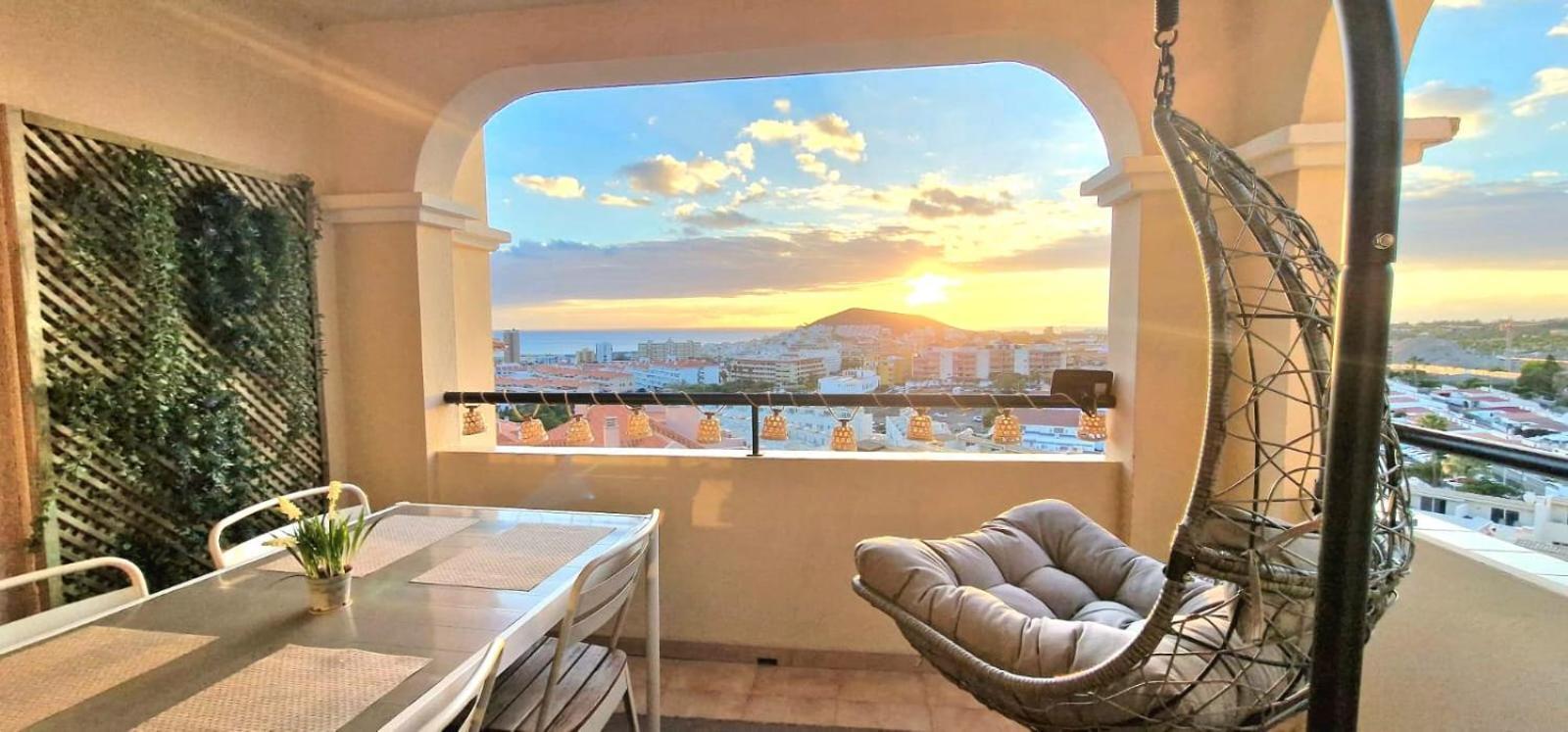 Spacious 3-bedroom Duplex With Heated Pool & Ocean View In Castle Harbour, Arona Apartment Los Cristianos (Tenerife)