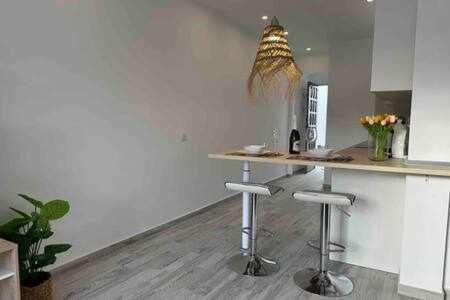 Island Village Heights 497b *