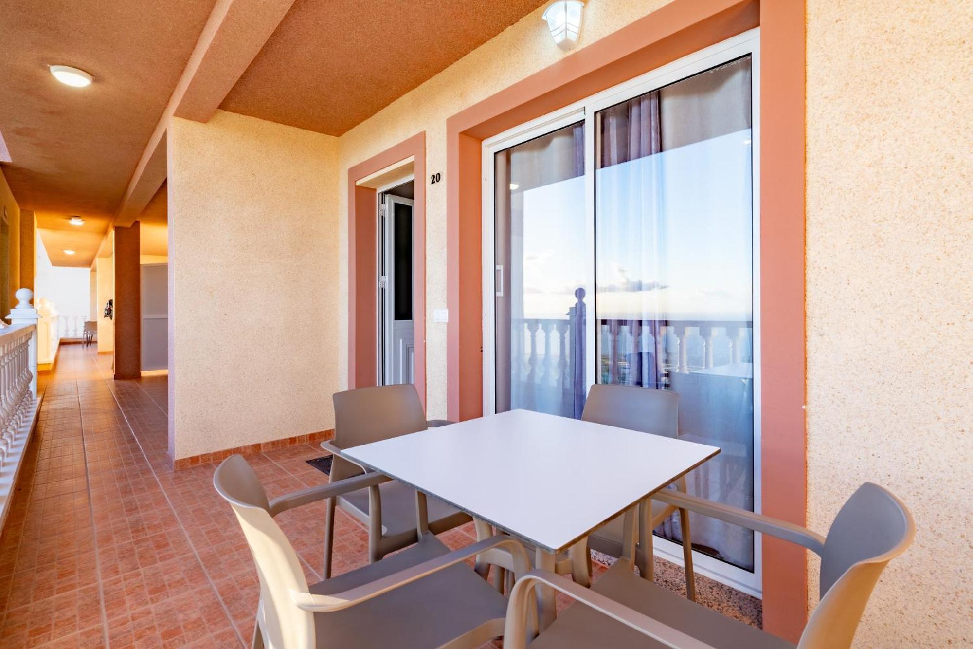 Menores Sea View *