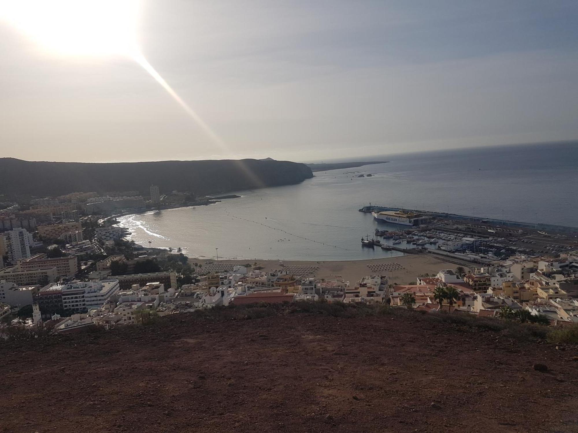 400mtr, Of Mountain With Spectacular Surround View 200mtr Apartment Los Cristianos (Tenerife)