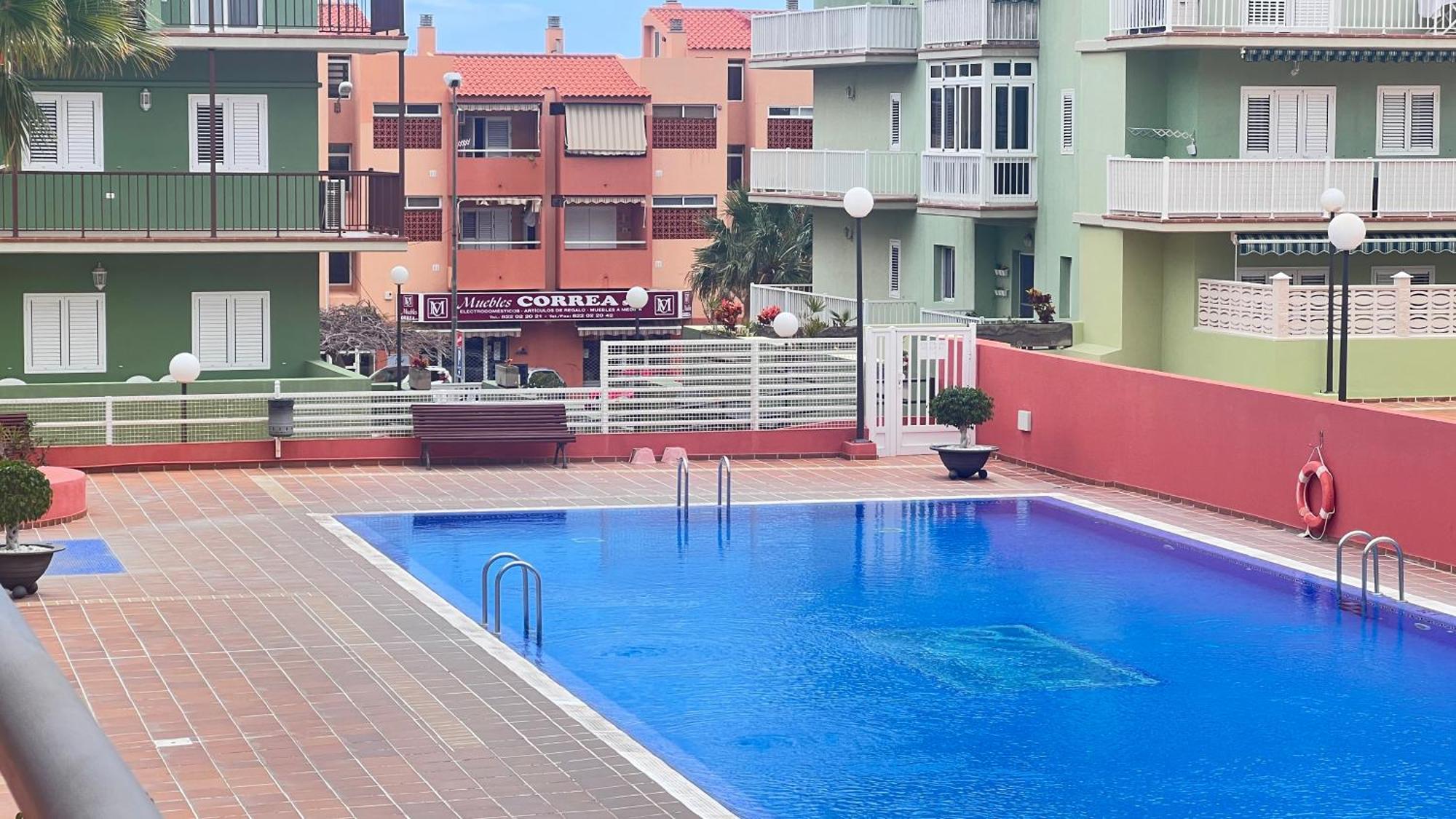 Terraza Del Sol Con Piscina En