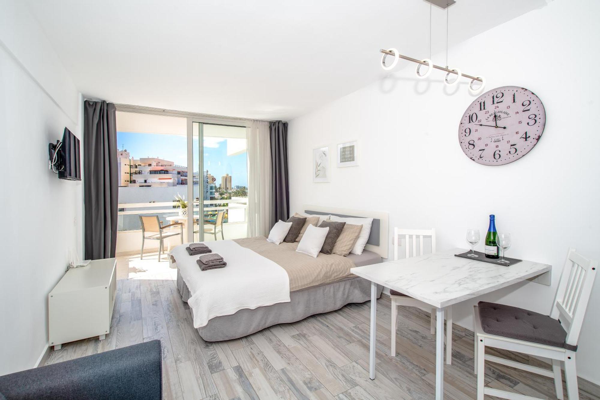 Modern Ponderosa, Americas Costa Adeje (Tenerife)