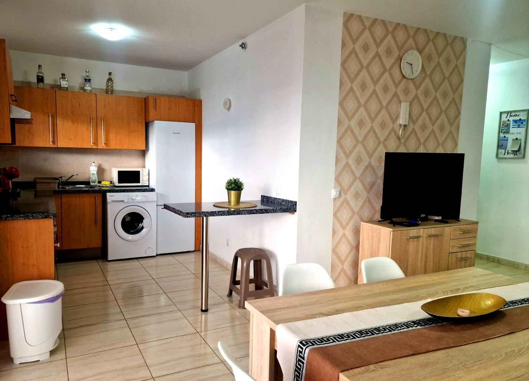 Bright And Spacious With Ocean View